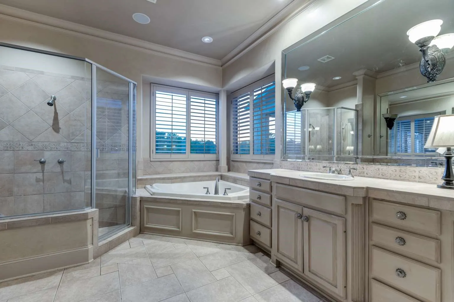 Single Family Residence For Sale in Collin County , 403 Creekside Drive, Mc Kinney, Texas 75071, 4 Bedrooms, 7 Bathrooms, 3 Garage spaces, 5,256 Sqft, built in 2001, Price $2,095,000, mls#21284073, Real Estate Agent in Mc Kinney, Homes For Sale in Collin county, Homes For Sale in Mc Kinney, Realtor in Mc Kinney Texas, Real Estate Brokerage Independent Realty Texas, Luminita Cordes Realtor