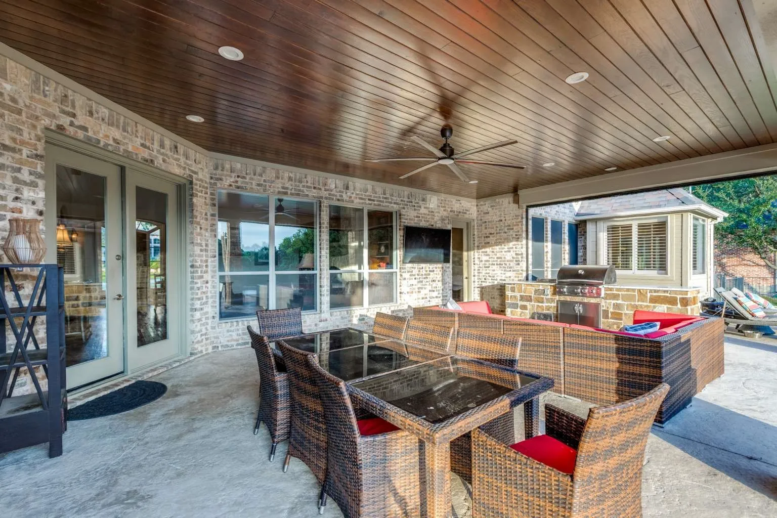 Single Family Residence For Sale in Collin County , 403 Creekside Drive, Mc Kinney, Texas 75071, 4 Bedrooms, 7 Bathrooms, 3 Garage spaces, 5,256 Sqft, built in 2001, Price $2,095,000, mls#21284073, Real Estate Agent in Mc Kinney, Homes For Sale in Collin county, Homes For Sale in Mc Kinney, Realtor in Mc Kinney Texas, Real Estate Brokerage Independent Realty Texas, Luminita Cordes Realtor