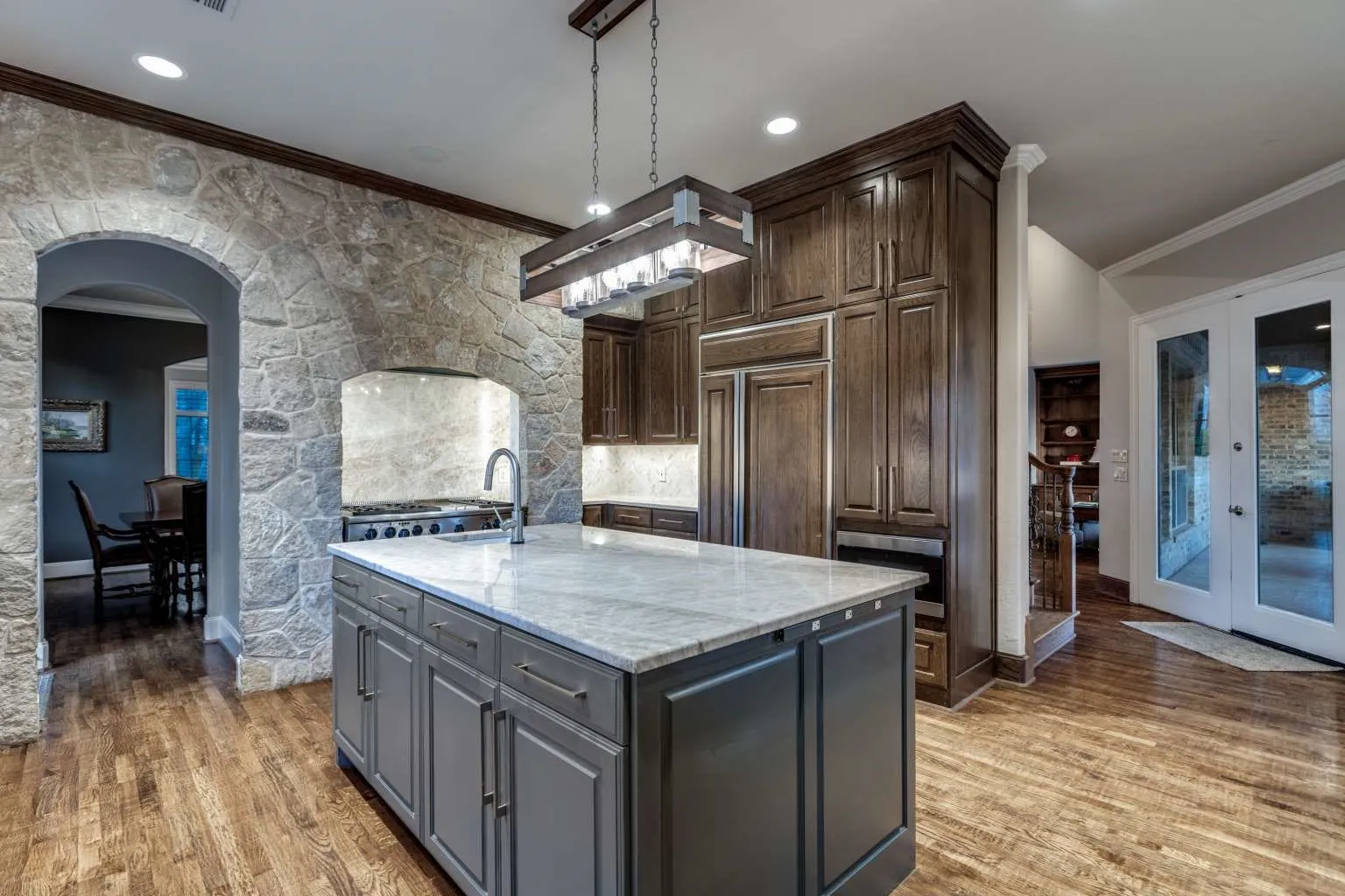 Single Family Residence For Sale in Collin County , 403 Creekside Drive, Mc Kinney, Texas 75071, 4 Bedrooms, 7 Bathrooms, 3 Garage spaces, 5,256 Sqft, built in 2001, Price $2,095,000, mls#21284073, Real Estate Agent in Mc Kinney, Homes For Sale in Collin county, Homes For Sale in Mc Kinney, Realtor in Mc Kinney Texas, Real Estate Brokerage Independent Realty Texas, Luminita Cordes Realtor