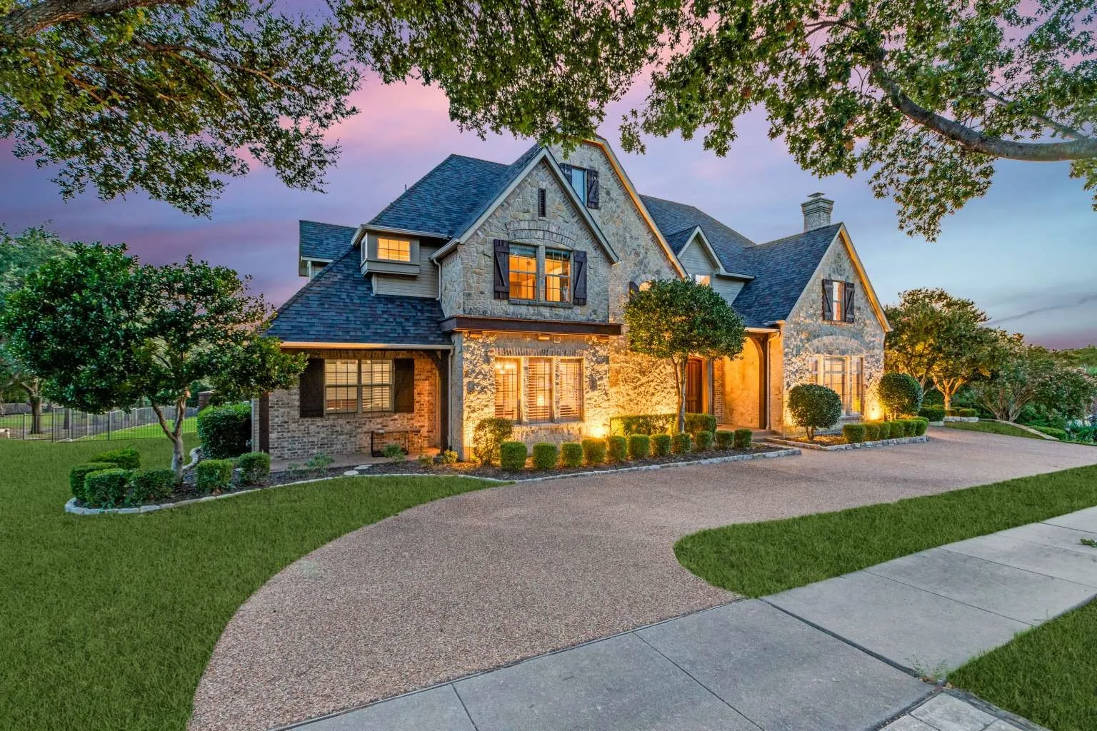Single Family Residence For Sale in Collin County , 403 Creekside Drive, Mc Kinney, Texas 75071, 4 Bedrooms, 7 Bathrooms, 3 Garage spaces, 5,256 Sqft, built in 2001, Price $2,095,000, mls#21284073, Real Estate Agent in Mc Kinney, Homes For Sale in Collin county, Homes For Sale in Mc Kinney, Realtor in Mc Kinney Texas, Real Estate Brokerage Independent Realty Texas, Luminita Cordes Realtor