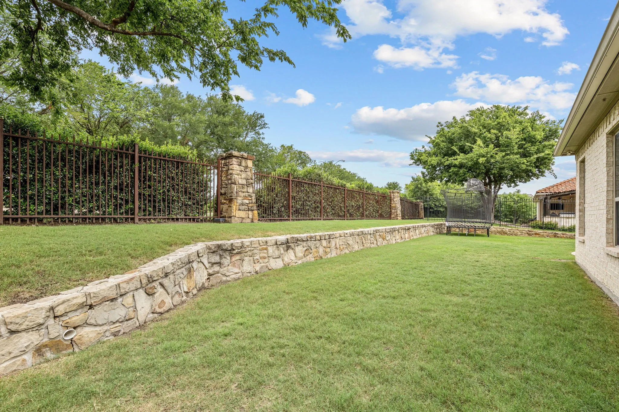 Single Family Residence For Sale in Tarrant County , 8621 Colina Terrace, Benbrook, Texas 76126, 4 Bedroom, 4 Bathroom, 2 Garage spaces, 3,577 Sqft, built in 2016, mls#21284029, Real Estate Agent in Benbrook, Homes For Sale in Tarrant county, Homes For Sale in Benbrook, Realtor in Benbrook Texas, Real Estate Brokerage Independent Realty Texas, Luminita Cordes Realtor