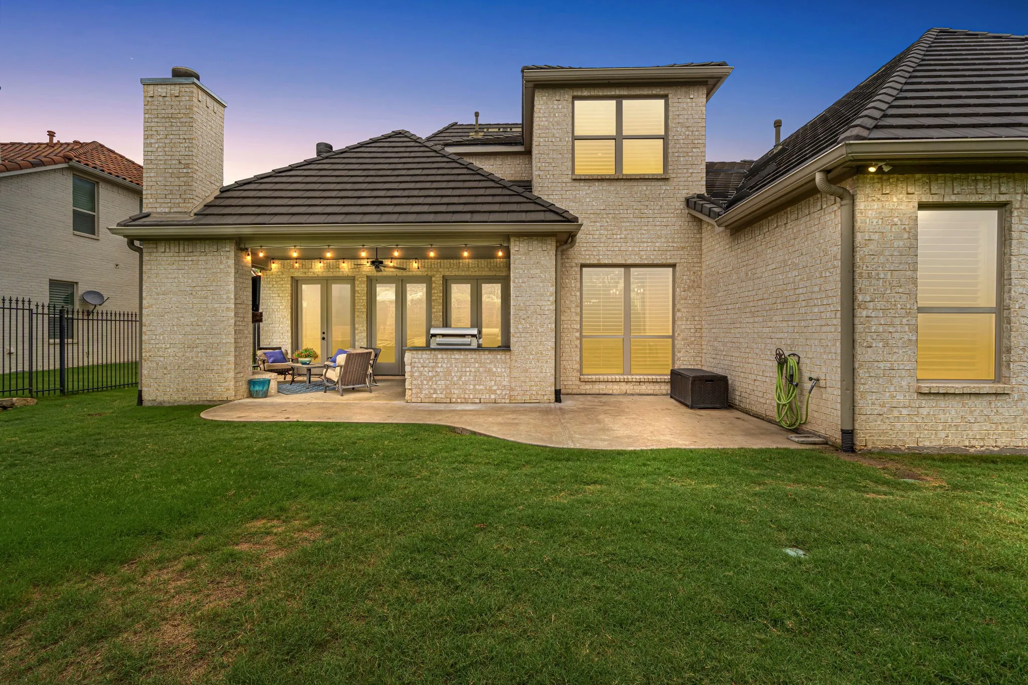 Single Family Residence For Sale in Tarrant County , 8621 Colina Terrace, Benbrook, Texas 76126, 4 Bedroom, 4 Bathroom, 2 Garage spaces, 3,577 Sqft, built in 2016, mls#21284029, Real Estate Agent in Benbrook, Homes For Sale in Tarrant county, Homes For Sale in Benbrook, Realtor in Benbrook Texas, Real Estate Brokerage Independent Realty Texas, Luminita Cordes Realtor