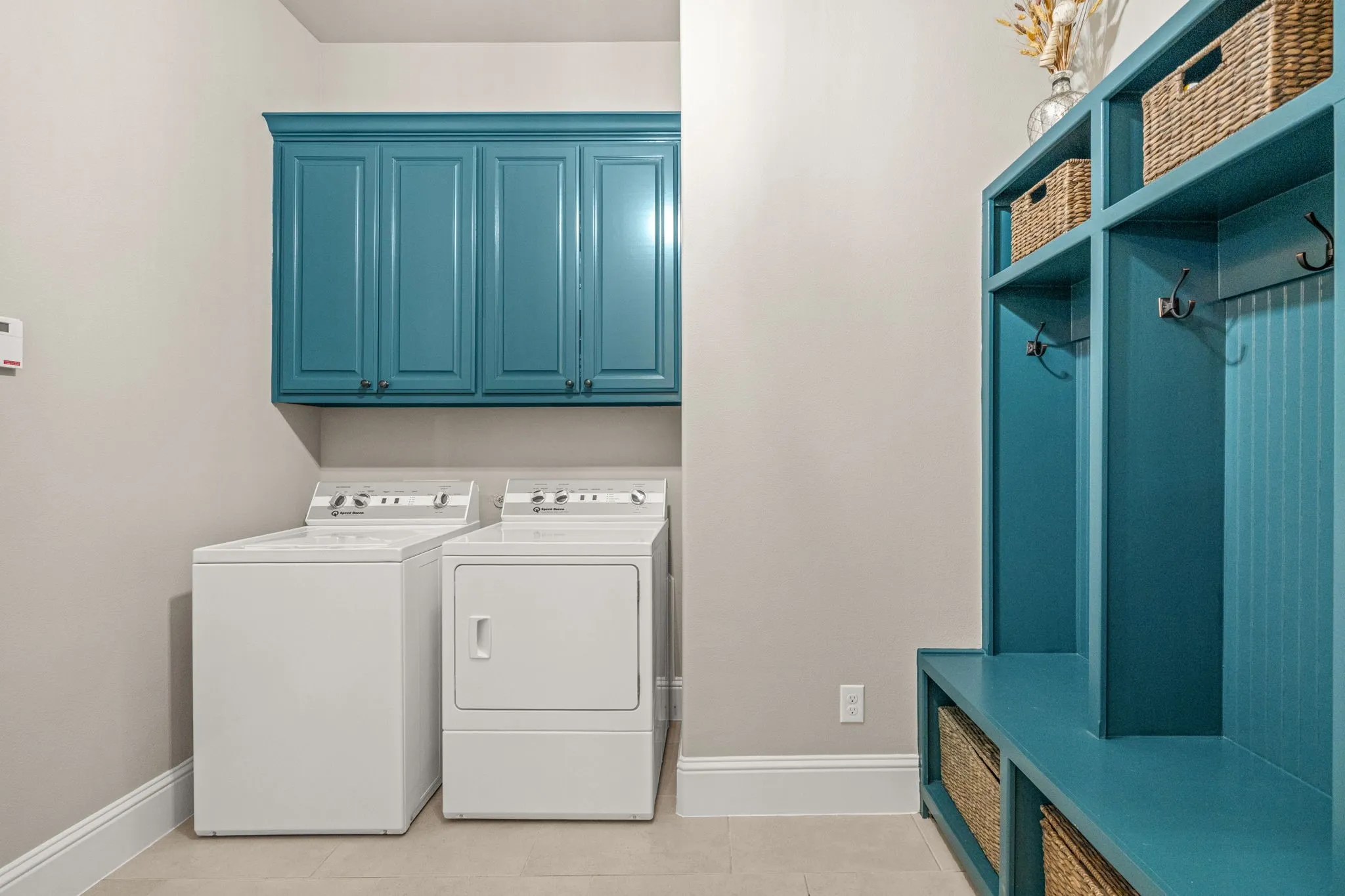Single Family Residence For Sale in Tarrant County , 8621 Colina Terrace, Benbrook, Texas 76126, 4 Bedroom, 4 Bathroom, 2 Garage spaces, 3,577 Sqft, built in 2016, mls#21284029, Real Estate Agent in Benbrook, Homes For Sale in Tarrant county, Homes For Sale in Benbrook, Realtor in Benbrook Texas, Real Estate Brokerage Independent Realty Texas, Luminita Cordes Realtor