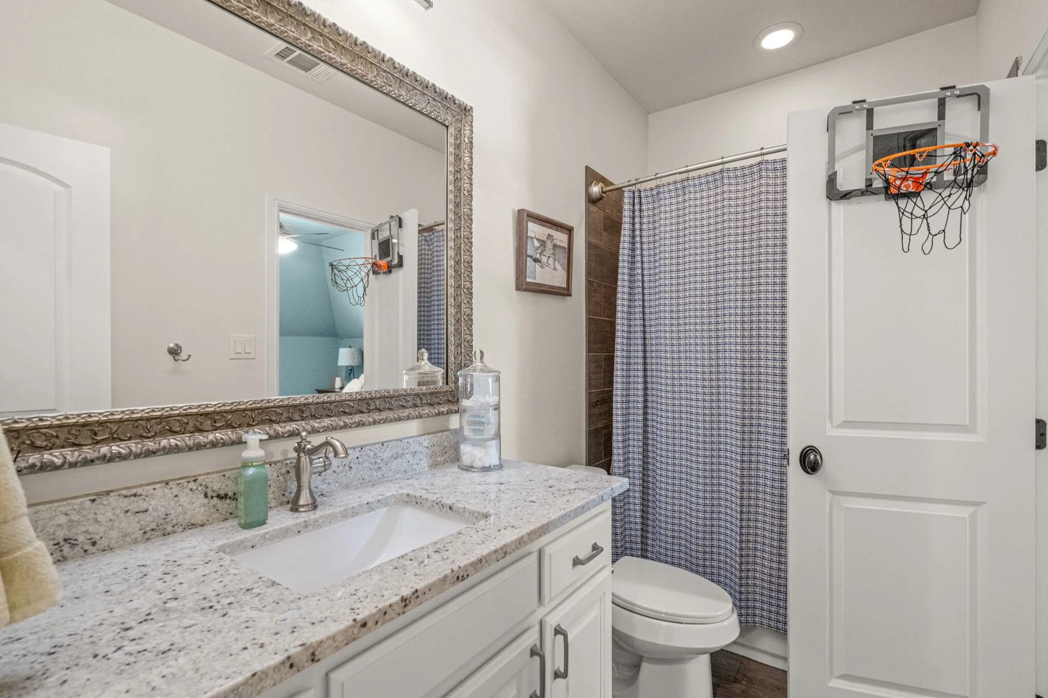 Single Family Residence For Sale in Tarrant County , 8621 Colina Terrace, Benbrook, Texas 76126, 4 Bedroom, 4 Bathroom, 2 Garage spaces, 3,577 Sqft, built in 2016, mls#21284029, Real Estate Agent in Benbrook, Homes For Sale in Tarrant county, Homes For Sale in Benbrook, Realtor in Benbrook Texas, Real Estate Brokerage Independent Realty Texas, Luminita Cordes Realtor