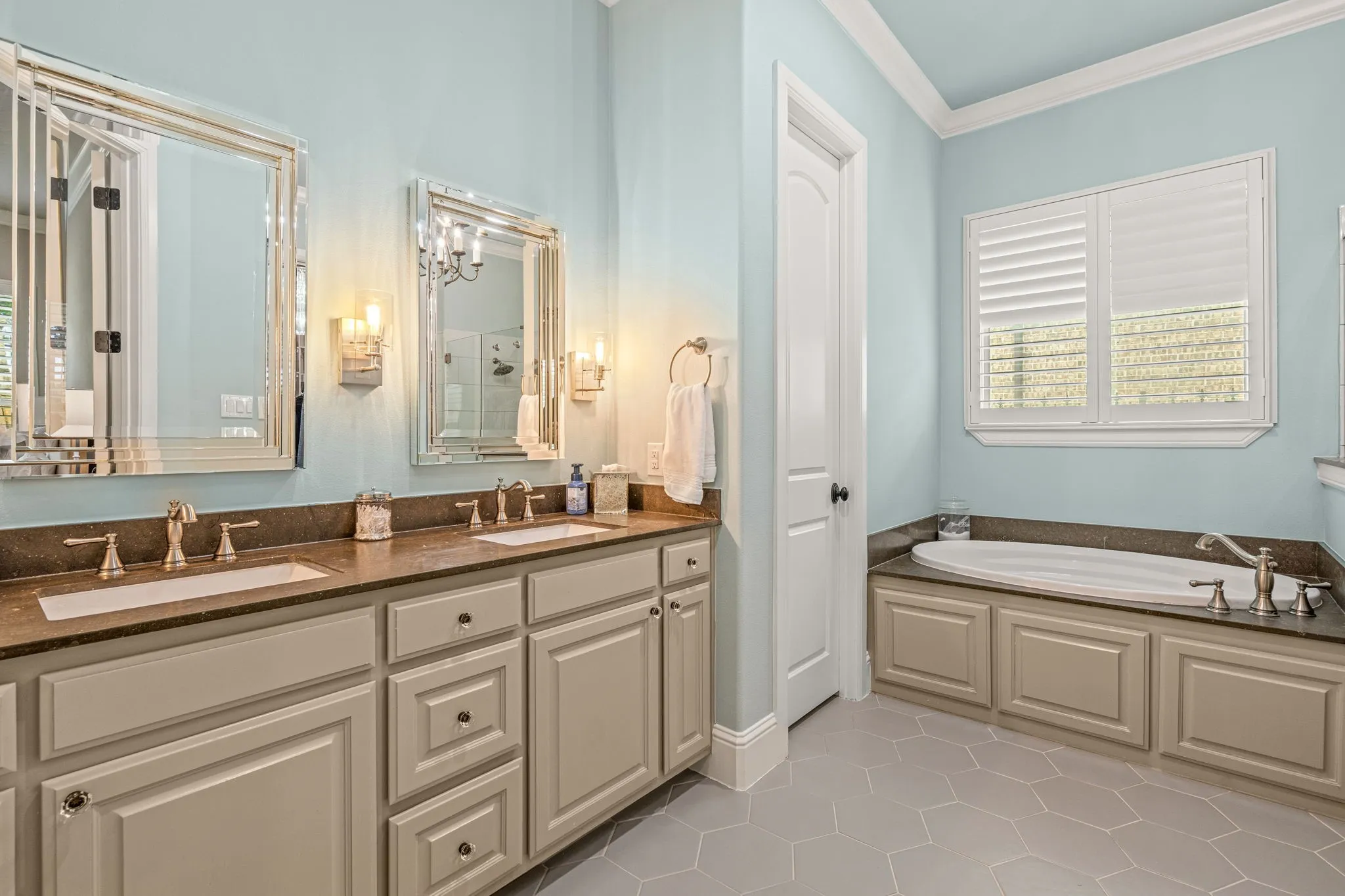 Single Family Residence For Sale in Tarrant County , 8621 Colina Terrace, Benbrook, Texas 76126, 4 Bedroom, 4 Bathroom, 2 Garage spaces, 3,577 Sqft, built in 2016, mls#21284029, Real Estate Agent in Benbrook, Homes For Sale in Tarrant county, Homes For Sale in Benbrook, Realtor in Benbrook Texas, Real Estate Brokerage Independent Realty Texas, Luminita Cordes Realtor