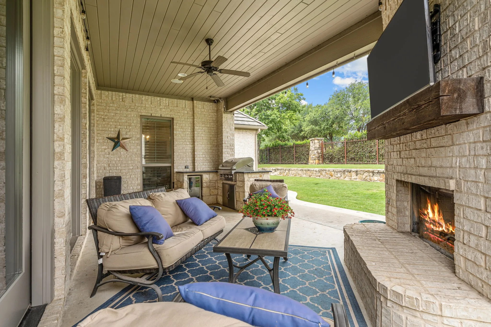 Single Family Residence For Sale in Tarrant County , 8621 Colina Terrace, Benbrook, Texas 76126, 4 Bedroom, 4 Bathroom, 2 Garage spaces, 3,577 Sqft, built in 2016, mls#21284029, Real Estate Agent in Benbrook, Homes For Sale in Tarrant county, Homes For Sale in Benbrook, Realtor in Benbrook Texas, Real Estate Brokerage Independent Realty Texas, Luminita Cordes Realtor
