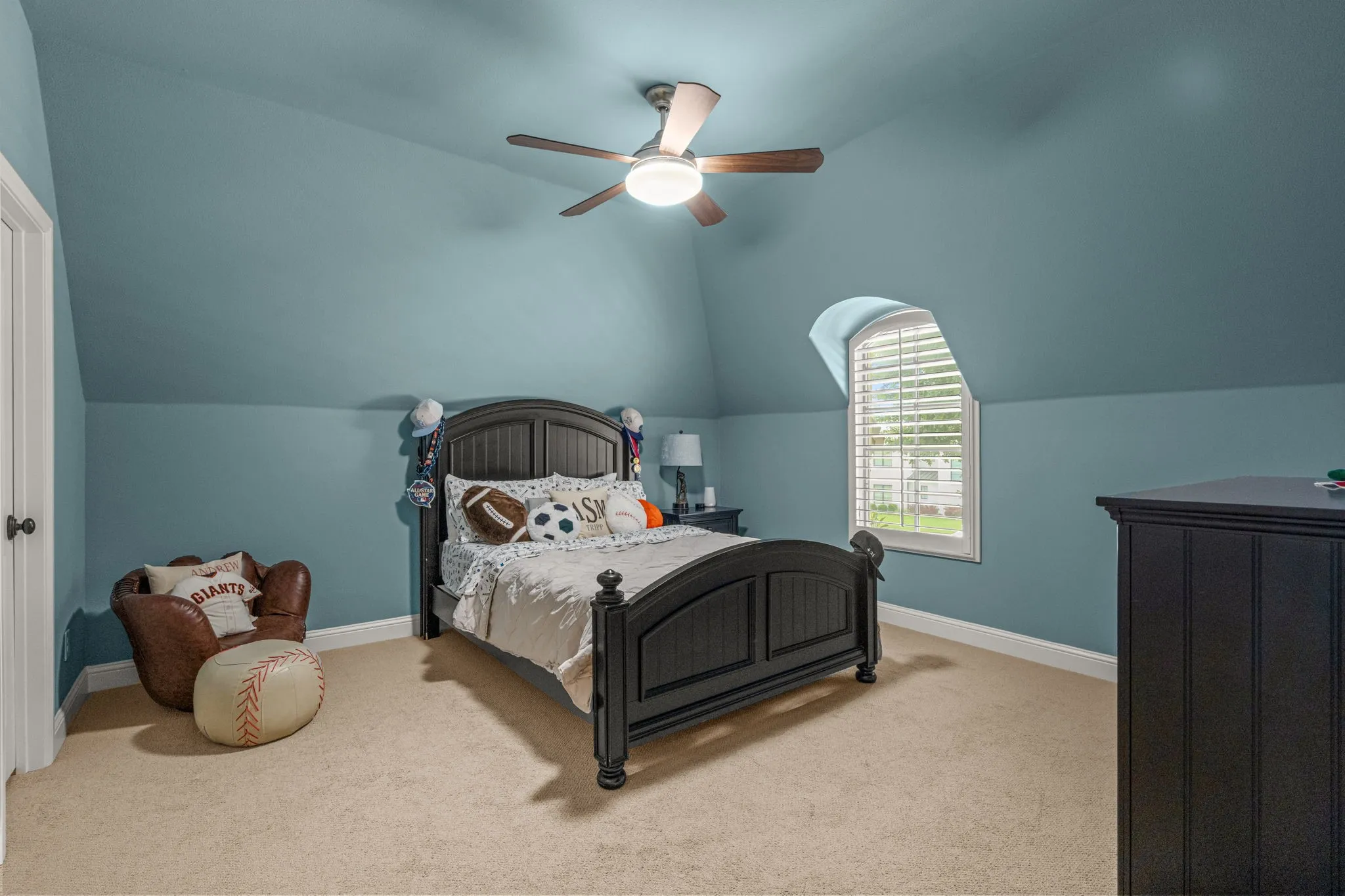 Single Family Residence For Sale in Tarrant County , 8621 Colina Terrace, Benbrook, Texas 76126, 4 Bedroom, 4 Bathroom, 2 Garage spaces, 3,577 Sqft, built in 2016, mls#21284029, Real Estate Agent in Benbrook, Homes For Sale in Tarrant county, Homes For Sale in Benbrook, Realtor in Benbrook Texas, Real Estate Brokerage Independent Realty Texas, Luminita Cordes Realtor