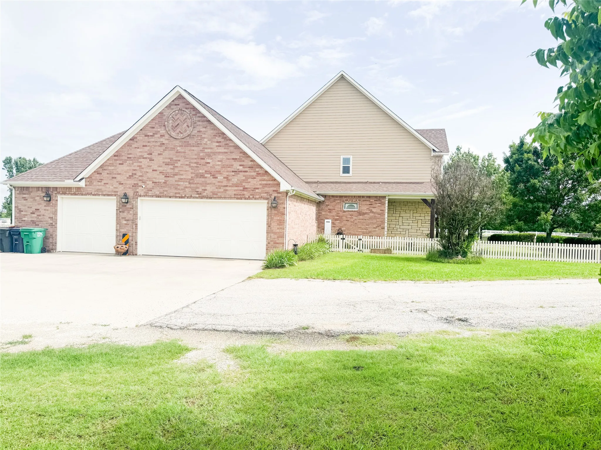 Single Family Residence For Sale in Denton County , 6670 Green Valley Circle, Aubrey, Texas 76227, 5 Bedrooms, 5 Bathrooms, 3 Garage spaces, 3,988 Sqft, built in 2006, Price $984,900, mls#21283634, Real Estate Agent in Aubrey, Homes For Sale in Denton county, Homes For Sale in Aubrey, Realtor in Aubrey Texas, Real Estate Brokerage Independent Realty Texas, Luminita Cordes Realtor