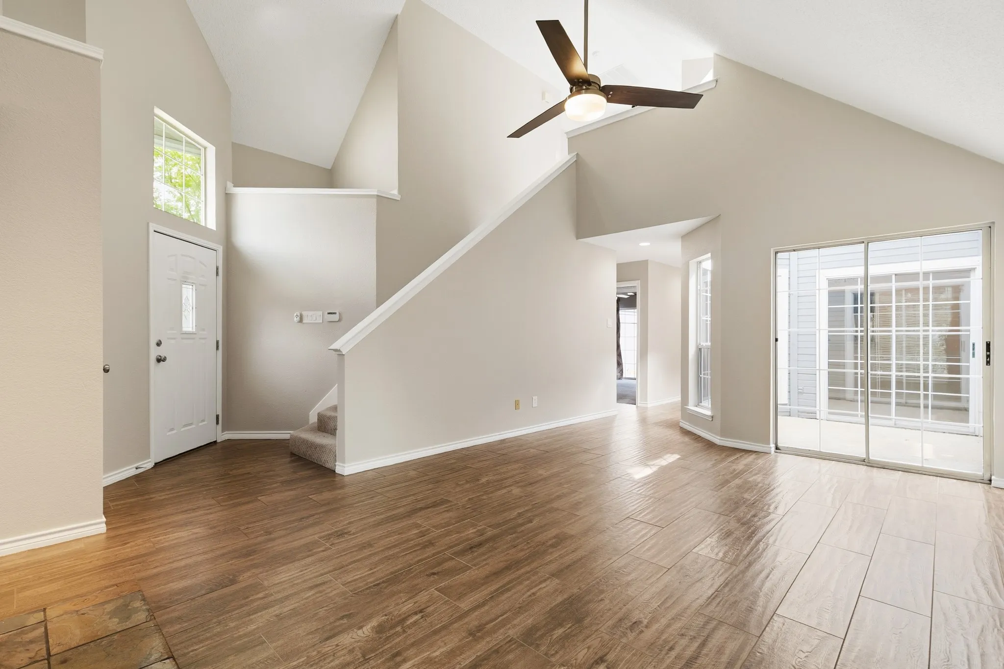 Single Family Residence For Sale in Dallas County , 2927 S Bend Drive, Dallas, Texas 75229, 3 Bedroom, 3 Bathroom, 2 Garage spaces, 1,654 Sqft, built in 1987, mls#21282917, Real Estate Agent in Dallas, Homes For Sale in Dallas county, Homes For Sale in Dallas, Realtor in Dallas Texas, Real Estate Brokerage Independent Realty Texas, Luminita Cordes Realtor