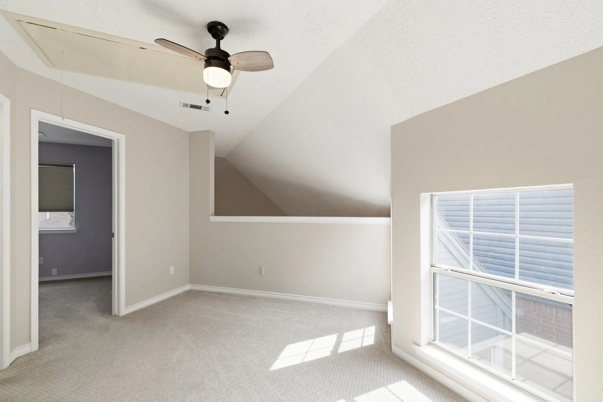 Single Family Residence For Sale in Dallas County , 2927 S Bend Drive, Dallas, Texas 75229, 3 Bedroom, 3 Bathroom, 2 Garage spaces, 1,654 Sqft, built in 1987, mls#21282917, Real Estate Agent in Dallas, Homes For Sale in Dallas county, Homes For Sale in Dallas, Realtor in Dallas Texas, Real Estate Brokerage Independent Realty Texas, Luminita Cordes Realtor