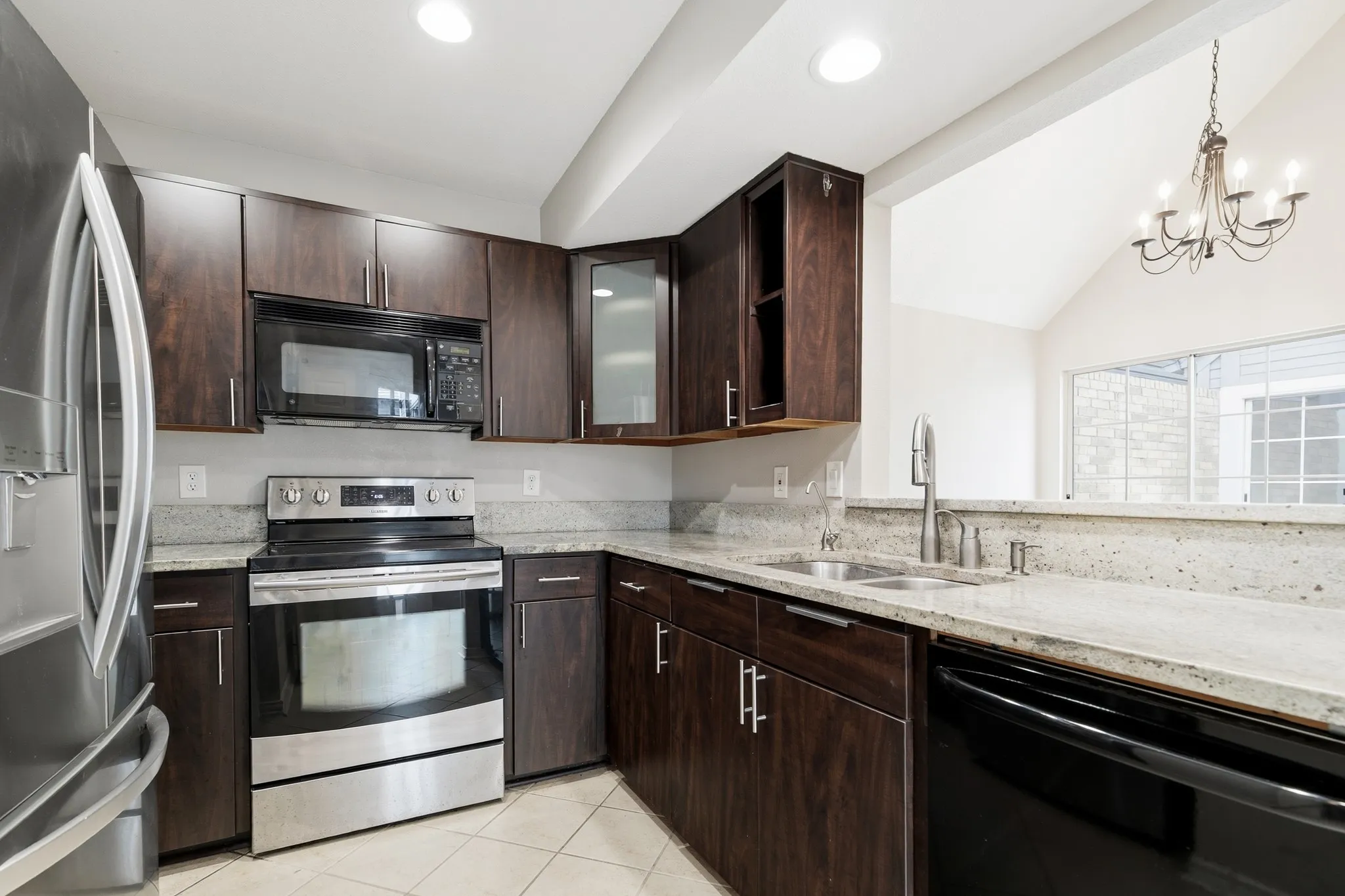Single Family Residence For Sale in Dallas County , 2927 S Bend Drive, Dallas, Texas 75229, 3 Bedroom, 3 Bathroom, 2 Garage spaces, 1,654 Sqft, built in 1987, mls#21282917, Real Estate Agent in Dallas, Homes For Sale in Dallas county, Homes For Sale in Dallas, Realtor in Dallas Texas, Real Estate Brokerage Independent Realty Texas, Luminita Cordes Realtor