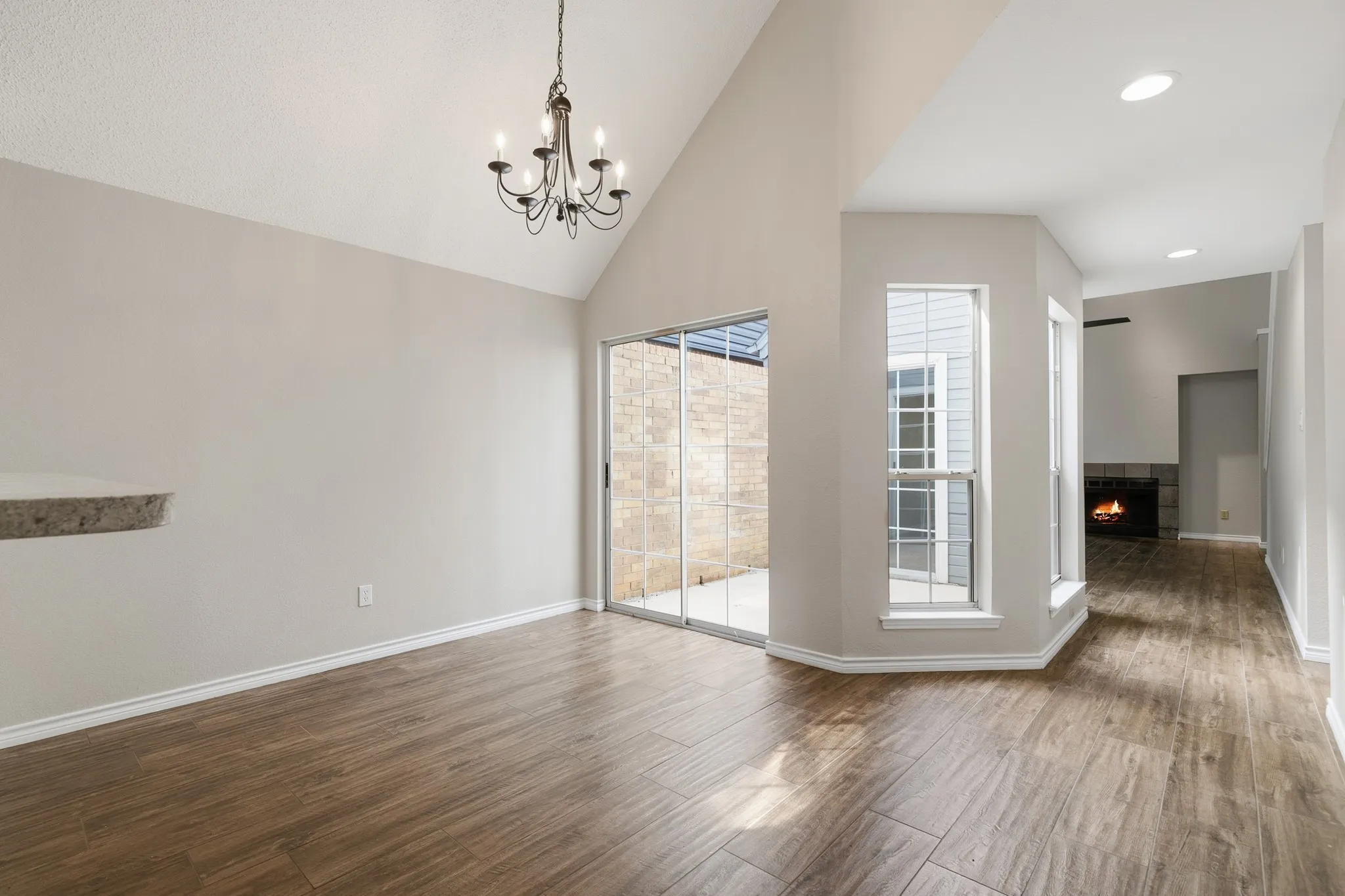 Single Family Residence For Sale in Dallas County , 2927 S Bend Drive, Dallas, Texas 75229, 3 Bedroom, 3 Bathroom, 2 Garage spaces, 1,654 Sqft, built in 1987, mls#21282917, Real Estate Agent in Dallas, Homes For Sale in Dallas county, Homes For Sale in Dallas, Realtor in Dallas Texas, Real Estate Brokerage Independent Realty Texas, Luminita Cordes Realtor