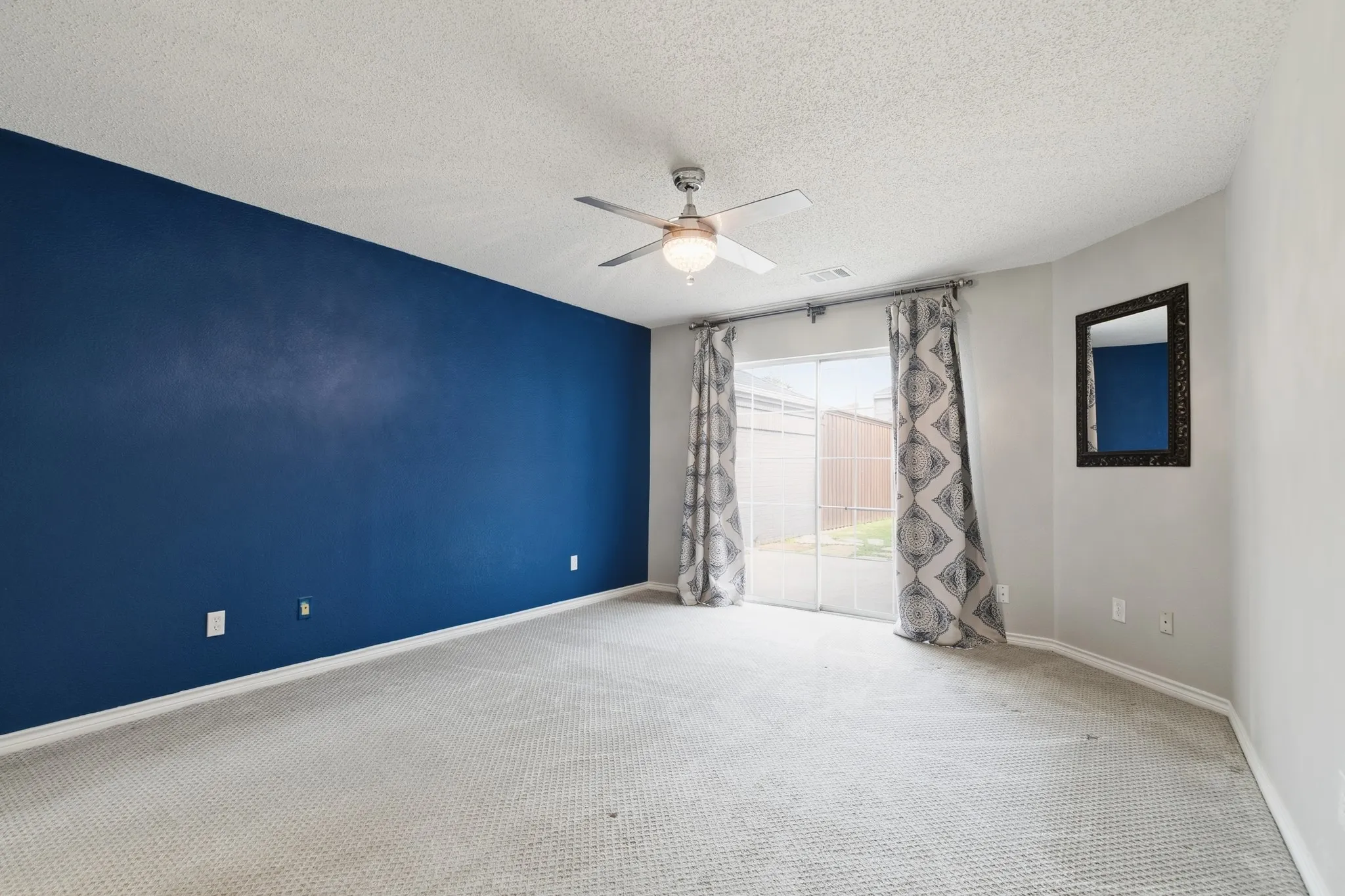 Single Family Residence For Sale in Dallas County , 2927 S Bend Drive, Dallas, Texas 75229, 3 Bedroom, 3 Bathroom, 2 Garage spaces, 1,654 Sqft, built in 1987, mls#21282917, Real Estate Agent in Dallas, Homes For Sale in Dallas county, Homes For Sale in Dallas, Realtor in Dallas Texas, Real Estate Brokerage Independent Realty Texas, Luminita Cordes Realtor