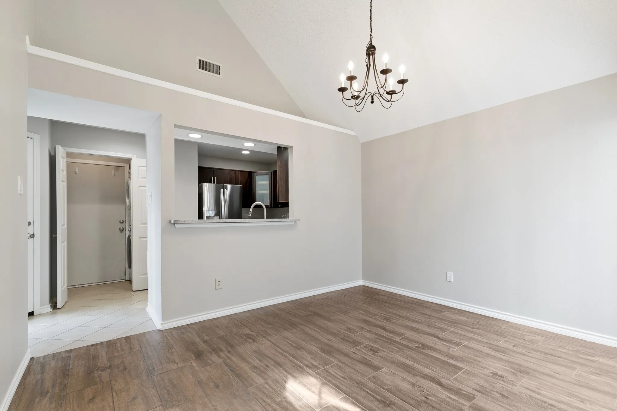 Single Family Residence For Sale in Dallas County , 2927 S Bend Drive, Dallas, Texas 75229, 3 Bedroom, 3 Bathroom, 2 Garage spaces, 1,654 Sqft, built in 1987, mls#21282917, Real Estate Agent in Dallas, Homes For Sale in Dallas county, Homes For Sale in Dallas, Realtor in Dallas Texas, Real Estate Brokerage Independent Realty Texas, Luminita Cordes Realtor