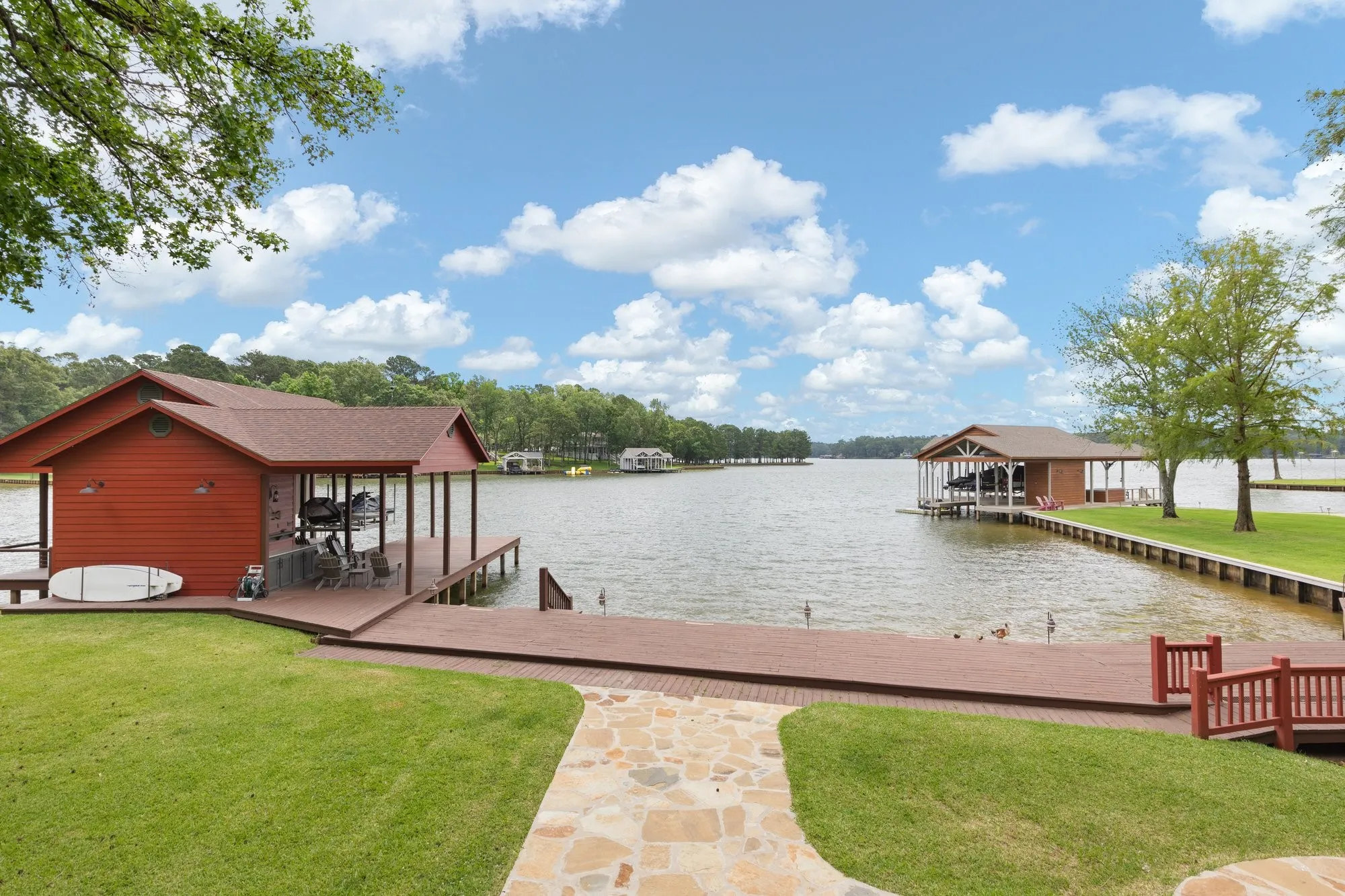 Single Family Residence For Sale in Franklin (TX) County , 307 King Laurence Court, Scroggins, Texas 75480, 4 Bedroom, 3 Bathroom, Garage spaces, 2,808 Sqft, built in 1993, mls#21284180, Real Estate Agent in Scroggins, Homes For Sale in Franklin (TX) county, Homes For Sale in Scroggins, Realtor in Scroggins Texas, Real Estate Brokerage Independent Realty Texas, Luminita Cordes Realtor