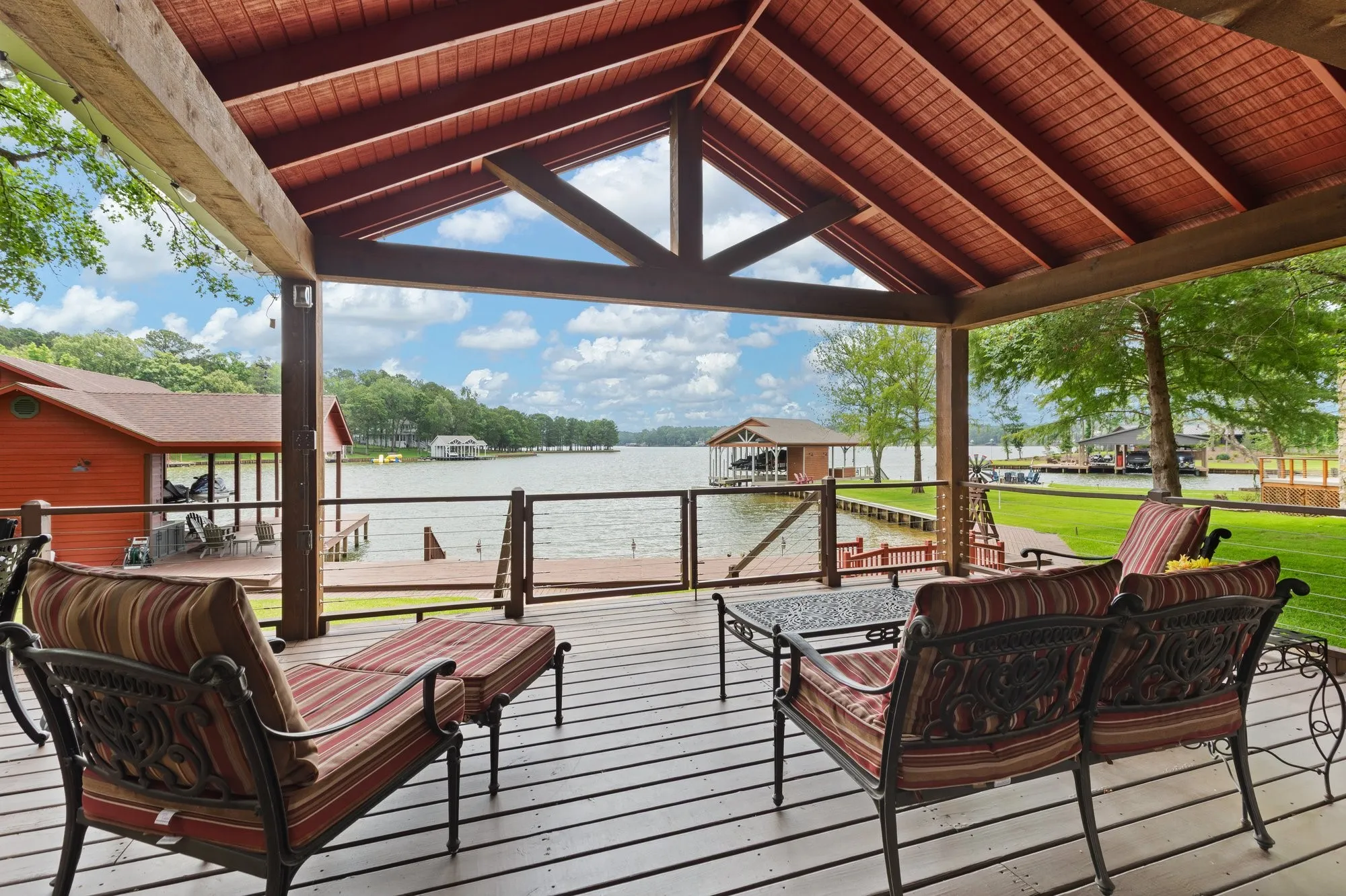 Single Family Residence For Sale in Franklin (TX) County , 307 King Laurence Court, Scroggins, Texas 75480, 4 Bedroom, 3 Bathroom, Garage spaces, 2,808 Sqft, built in 1993, mls#21284180, Real Estate Agent in Scroggins, Homes For Sale in Franklin (TX) county, Homes For Sale in Scroggins, Realtor in Scroggins Texas, Real Estate Brokerage Independent Realty Texas, Luminita Cordes Realtor