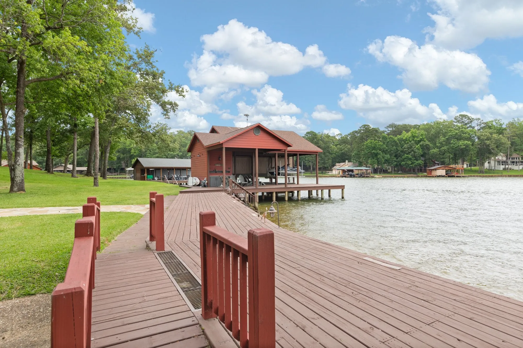 Single Family Residence For Sale in Franklin (TX) County , 307 King Laurence Court, Scroggins, Texas 75480, 4 Bedroom, 3 Bathroom, Garage spaces, 2,808 Sqft, built in 1993, mls#21284180, Real Estate Agent in Scroggins, Homes For Sale in Franklin (TX) county, Homes For Sale in Scroggins, Realtor in Scroggins Texas, Real Estate Brokerage Independent Realty Texas, Luminita Cordes Realtor