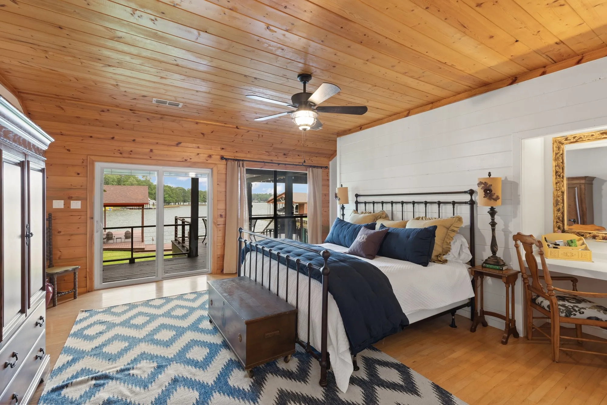 Single Family Residence For Sale in Franklin (TX) County , 307 King Laurence Court, Scroggins, Texas 75480, 4 Bedroom, 3 Bathroom, Garage spaces, 2,808 Sqft, built in 1993, mls#21284180, Real Estate Agent in Scroggins, Homes For Sale in Franklin (TX) county, Homes For Sale in Scroggins, Realtor in Scroggins Texas, Real Estate Brokerage Independent Realty Texas, Luminita Cordes Realtor
