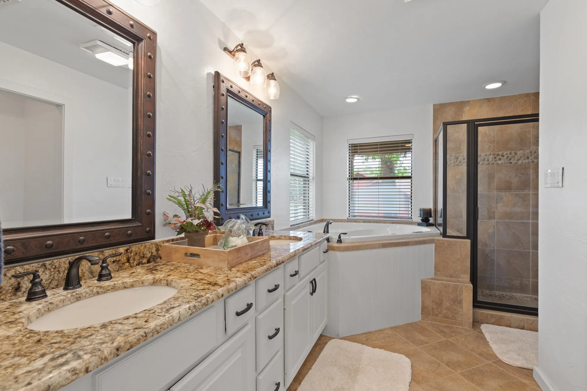 Single Family Residence For Sale in Franklin (TX) County , 307 King Laurence Court, Scroggins, Texas 75480, 4 Bedroom, 3 Bathroom, Garage spaces, 2,808 Sqft, built in 1993, mls#21284180, Real Estate Agent in Scroggins, Homes For Sale in Franklin (TX) county, Homes For Sale in Scroggins, Realtor in Scroggins Texas, Real Estate Brokerage Independent Realty Texas, Luminita Cordes Realtor