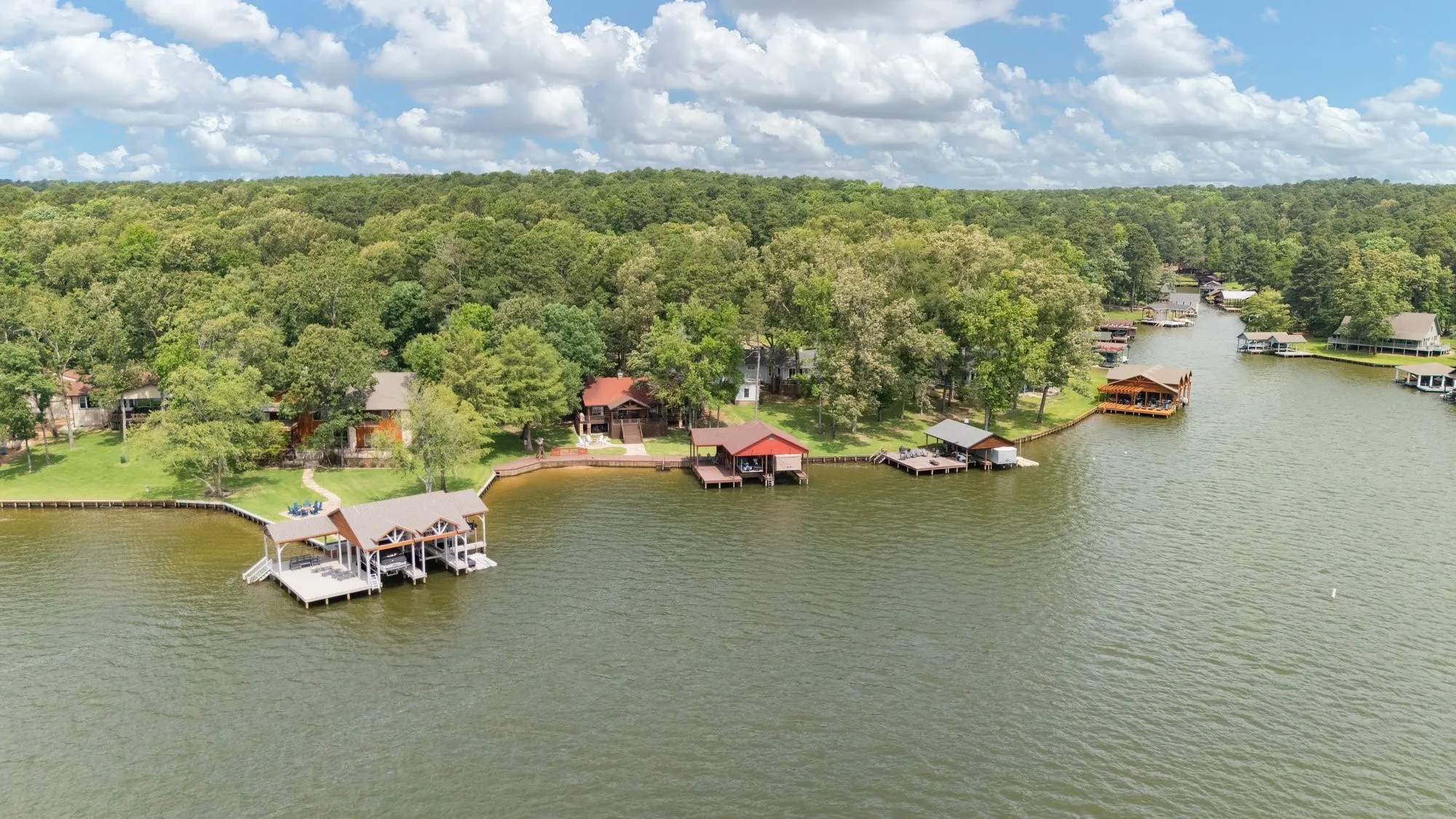 Single Family Residence For Sale in Franklin (TX) County , 307 King Laurence Court, Scroggins, Texas 75480, 4 Bedroom, 3 Bathroom, Garage spaces, 2,808 Sqft, built in 1993, mls#21284180, Real Estate Agent in Scroggins, Homes For Sale in Franklin (TX) county, Homes For Sale in Scroggins, Realtor in Scroggins Texas, Real Estate Brokerage Independent Realty Texas, Luminita Cordes Realtor