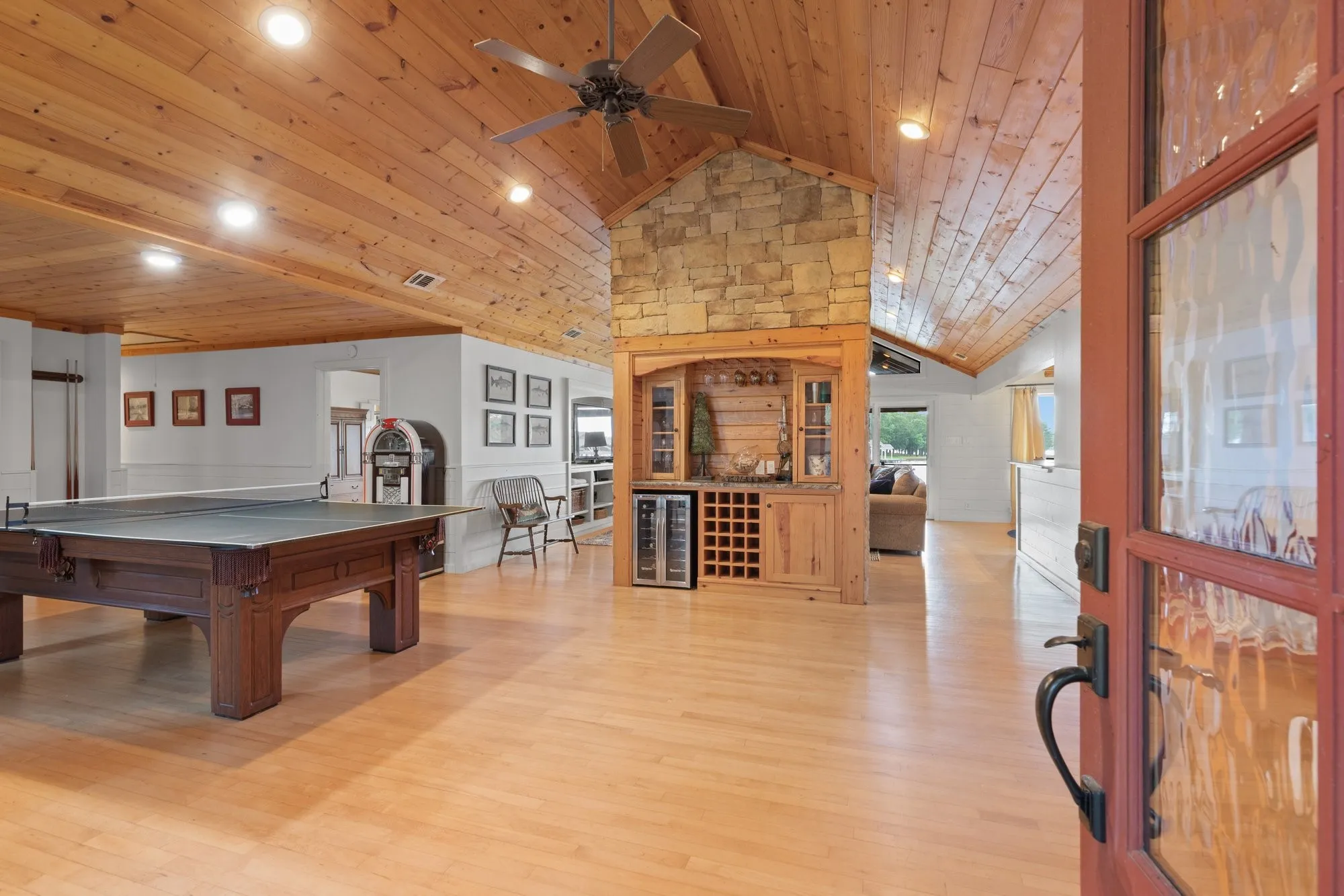 Single Family Residence For Sale in Franklin (TX) County , 307 King Laurence Court, Scroggins, Texas 75480, 4 Bedroom, 3 Bathroom, Garage spaces, 2,808 Sqft, built in 1993, mls#21284180, Real Estate Agent in Scroggins, Homes For Sale in Franklin (TX) county, Homes For Sale in Scroggins, Realtor in Scroggins Texas, Real Estate Brokerage Independent Realty Texas, Luminita Cordes Realtor