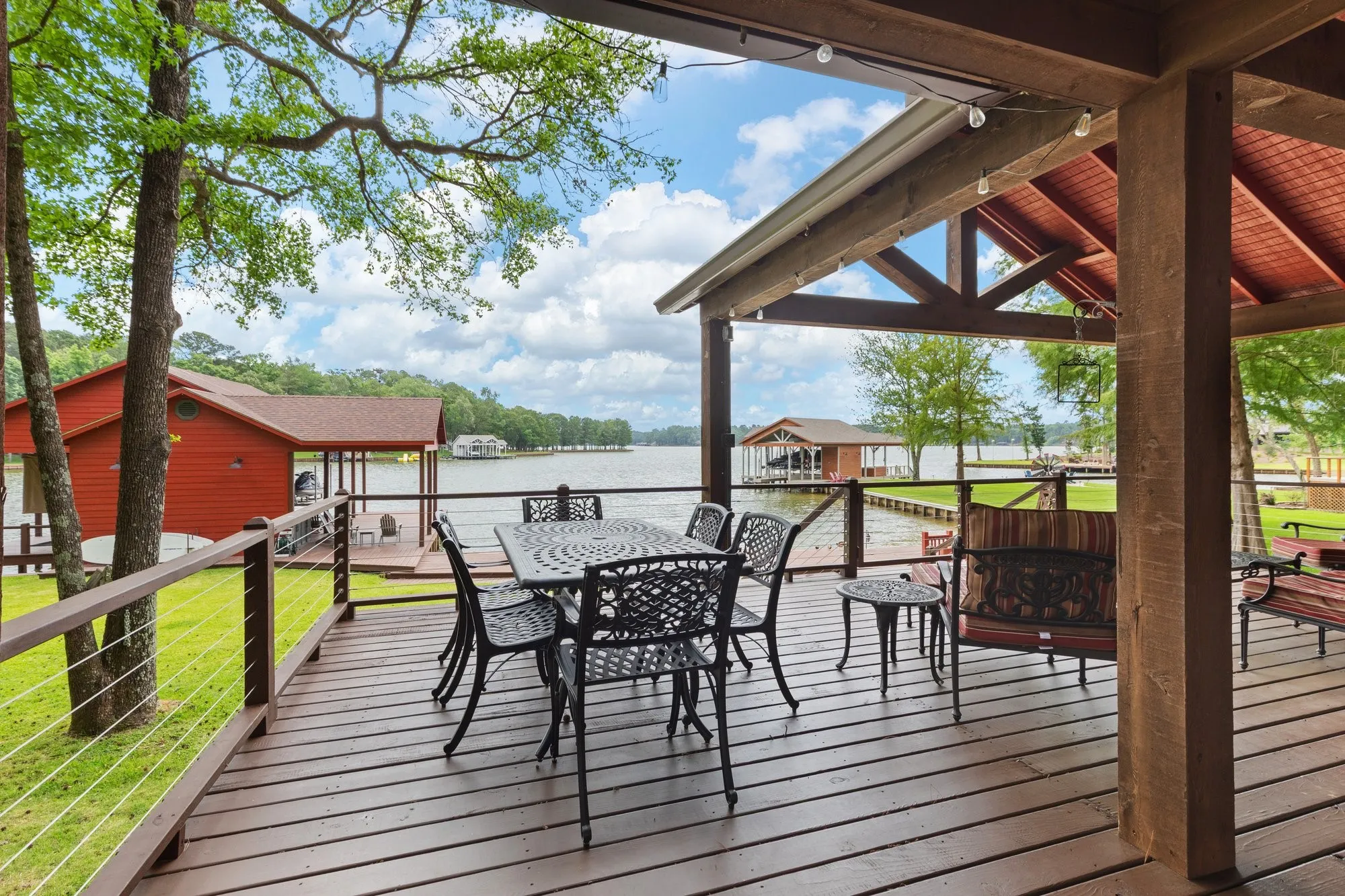 Single Family Residence For Sale in Franklin (TX) County , 307 King Laurence Court, Scroggins, Texas 75480, 4 Bedroom, 3 Bathroom, Garage spaces, 2,808 Sqft, built in 1993, mls#21284180, Real Estate Agent in Scroggins, Homes For Sale in Franklin (TX) county, Homes For Sale in Scroggins, Realtor in Scroggins Texas, Real Estate Brokerage Independent Realty Texas, Luminita Cordes Realtor