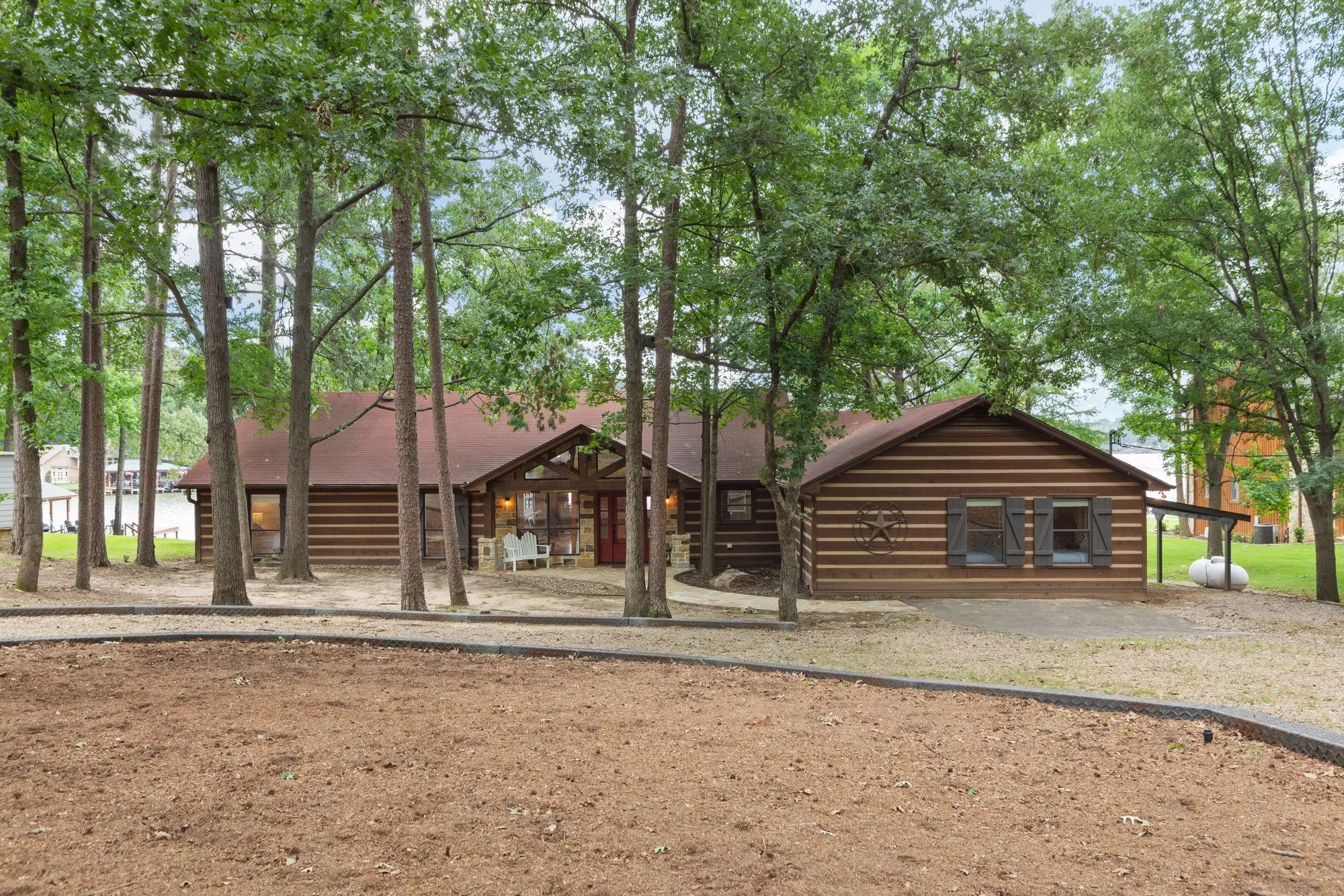 Single Family Residence For Sale in Franklin (TX) County , 307 King Laurence Court, Scroggins, Texas 75480, 4 Bedroom, 3 Bathroom, Garage spaces, 2,808 Sqft, built in 1993, mls#21284180, Real Estate Agent in Scroggins, Homes For Sale in Franklin (TX) county, Homes For Sale in Scroggins, Realtor in Scroggins Texas, Real Estate Brokerage Independent Realty Texas, Luminita Cordes Realtor