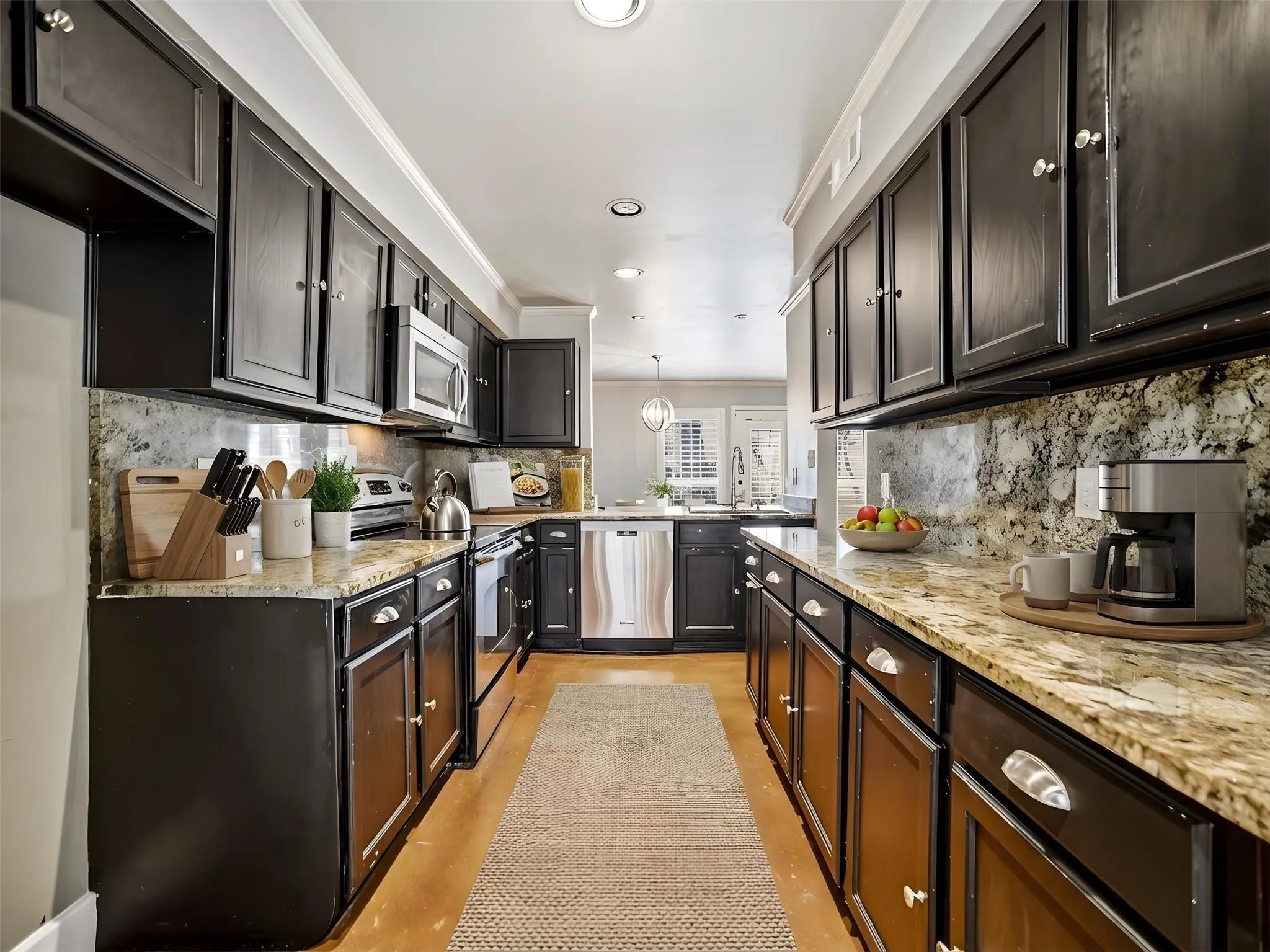 Townhouse For Sale in Dallas County , 8503 Coppertowne Lane, Dallas, Texas 75243, 3 Bedroom, 3 Bathroom, 2 Garage spaces, 1,686 Sqft, built in 1983, mls#21281341, Real Estate Agent in Dallas, Homes For Sale in Dallas county, Homes For Sale in Dallas, Realtor in Dallas Texas, Real Estate Brokerage Independent Realty Texas, Luminita Cordes Realtor