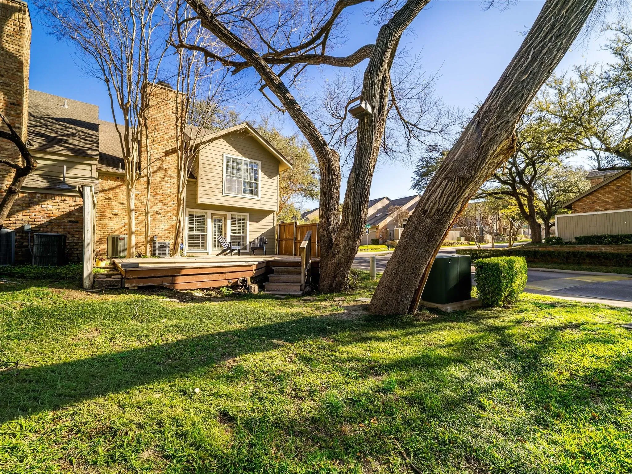 Townhouse For Sale in Dallas County , 8503 Coppertowne Lane, Dallas, Texas 75243, 3 Bedroom, 3 Bathroom, 2 Garage spaces, 1,686 Sqft, built in 1983, mls#21281341, Real Estate Agent in Dallas, Homes For Sale in Dallas county, Homes For Sale in Dallas, Realtor in Dallas Texas, Real Estate Brokerage Independent Realty Texas, Luminita Cordes Realtor