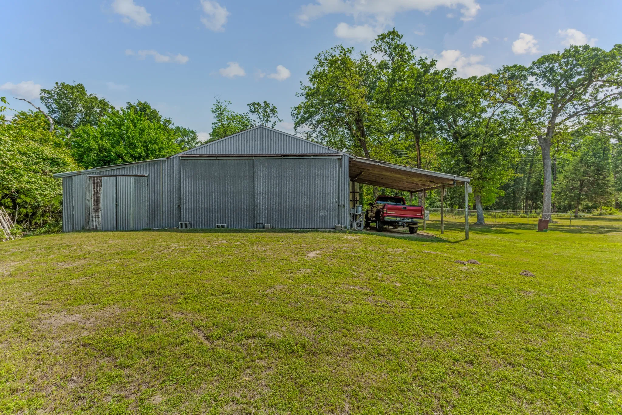 Farm For Sale in Kaufman County , 10398 Fm 429, Kaufman, Texas 75142, 2 Bedroom, 1 Bathroom, Garage spaces, 1,400 Sqft, built in 1980, mls#21278250, Real Estate Agent in Kaufman, Homes For Sale in Kaufman county, Homes For Sale in Kaufman, Realtor in Kaufman Texas, Real Estate Brokerage Independent Realty Texas, Luminita Cordes Realtor