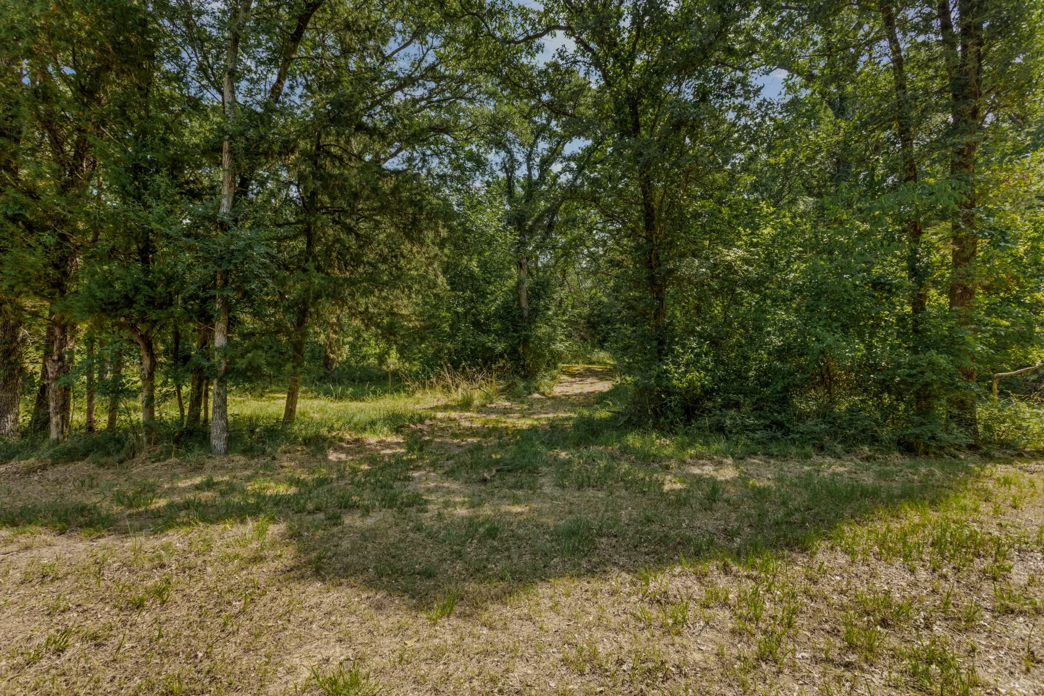 Farm For Sale in Kaufman County , 10398 Fm 429, Kaufman, Texas 75142, 2 Bedroom, 1 Bathroom, Garage spaces, 1,400 Sqft, built in 1980, mls#21278250, Real Estate Agent in Kaufman, Homes For Sale in Kaufman county, Homes For Sale in Kaufman, Realtor in Kaufman Texas, Real Estate Brokerage Independent Realty Texas, Luminita Cordes Realtor