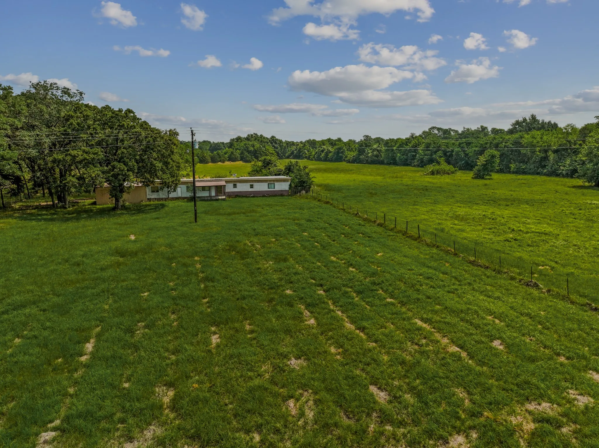 Farm For Sale in Kaufman County , 10398 Fm 429, Kaufman, Texas 75142, 2 Bedroom, 1 Bathroom, Garage spaces, 1,400 Sqft, built in 1980, mls#21278250, Real Estate Agent in Kaufman, Homes For Sale in Kaufman county, Homes For Sale in Kaufman, Realtor in Kaufman Texas, Real Estate Brokerage Independent Realty Texas, Luminita Cordes Realtor