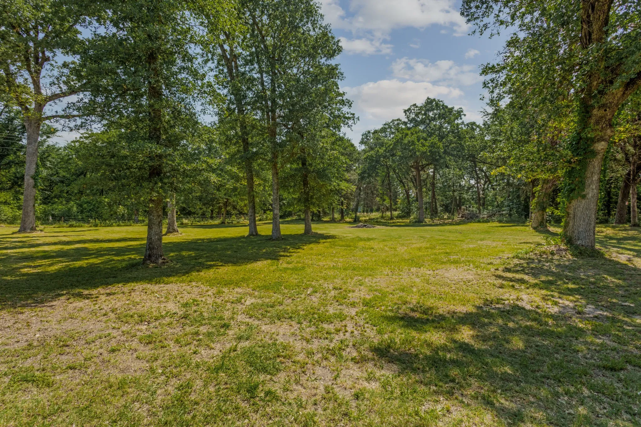 Farm For Sale in Kaufman County , 10398 Fm 429, Kaufman, Texas 75142, 2 Bedroom, 1 Bathroom, Garage spaces, 1,400 Sqft, built in 1980, mls#21278250, Real Estate Agent in Kaufman, Homes For Sale in Kaufman county, Homes For Sale in Kaufman, Realtor in Kaufman Texas, Real Estate Brokerage Independent Realty Texas, Luminita Cordes Realtor