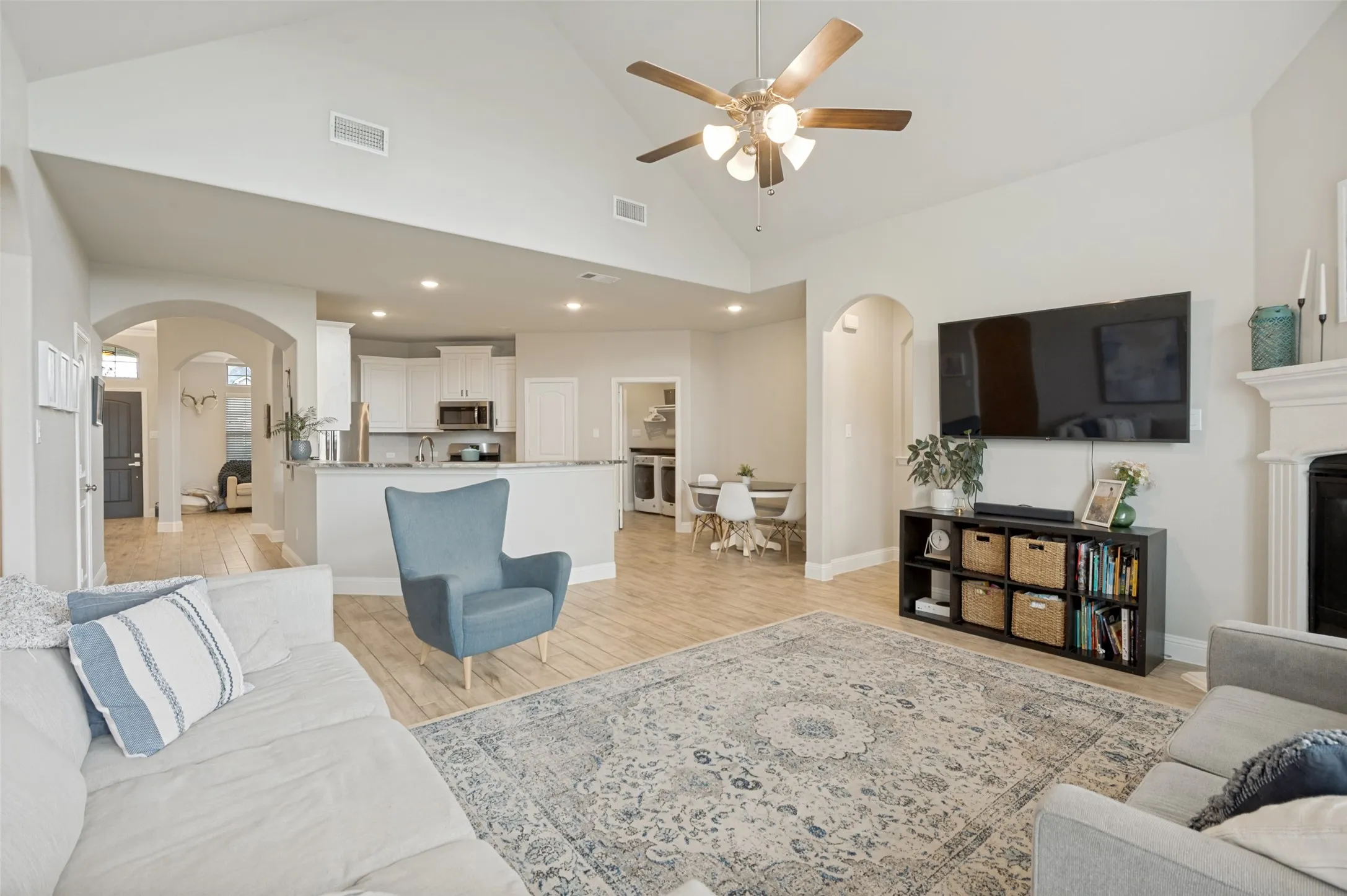 Single Family Residence For Sale in Collin County , 4014 Whitetail Lane, Melissa, Texas 75454, 4 Bedroom, 2 Bathroom, 2 Garage spaces, 2,225 Sqft, built in 2022, mls#21283511, Real Estate Agent in Melissa, Homes For Sale in Collin county, Homes For Sale in Melissa, Realtor in Melissa Texas, Real Estate Brokerage Independent Realty Texas, Luminita Cordes Realtor