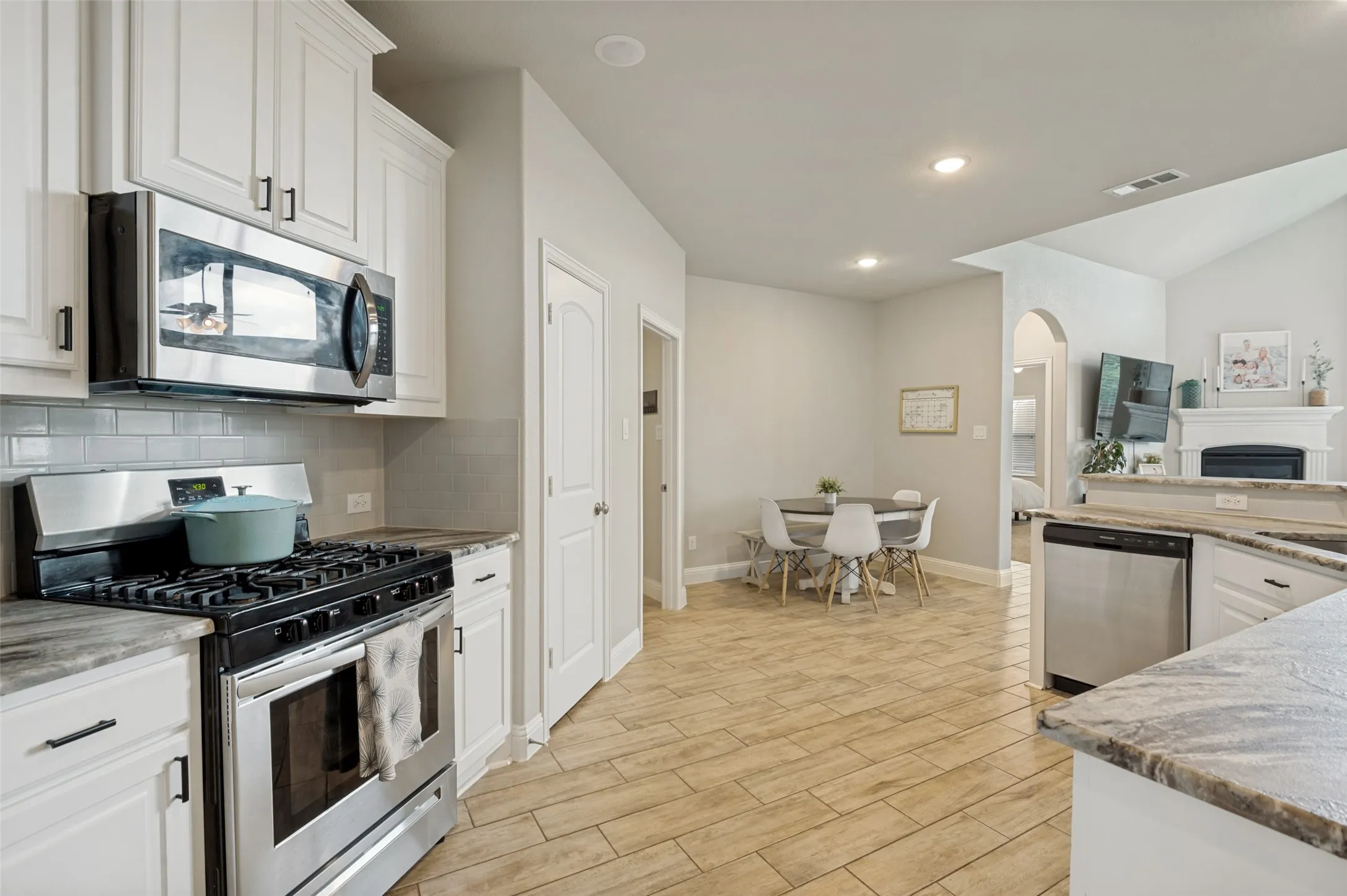 Single Family Residence For Sale in Collin County , 4014 Whitetail Lane, Melissa, Texas 75454, 4 Bedroom, 2 Bathroom, 2 Garage spaces, 2,225 Sqft, built in 2022, mls#21283511, Real Estate Agent in Melissa, Homes For Sale in Collin county, Homes For Sale in Melissa, Realtor in Melissa Texas, Real Estate Brokerage Independent Realty Texas, Luminita Cordes Realtor
