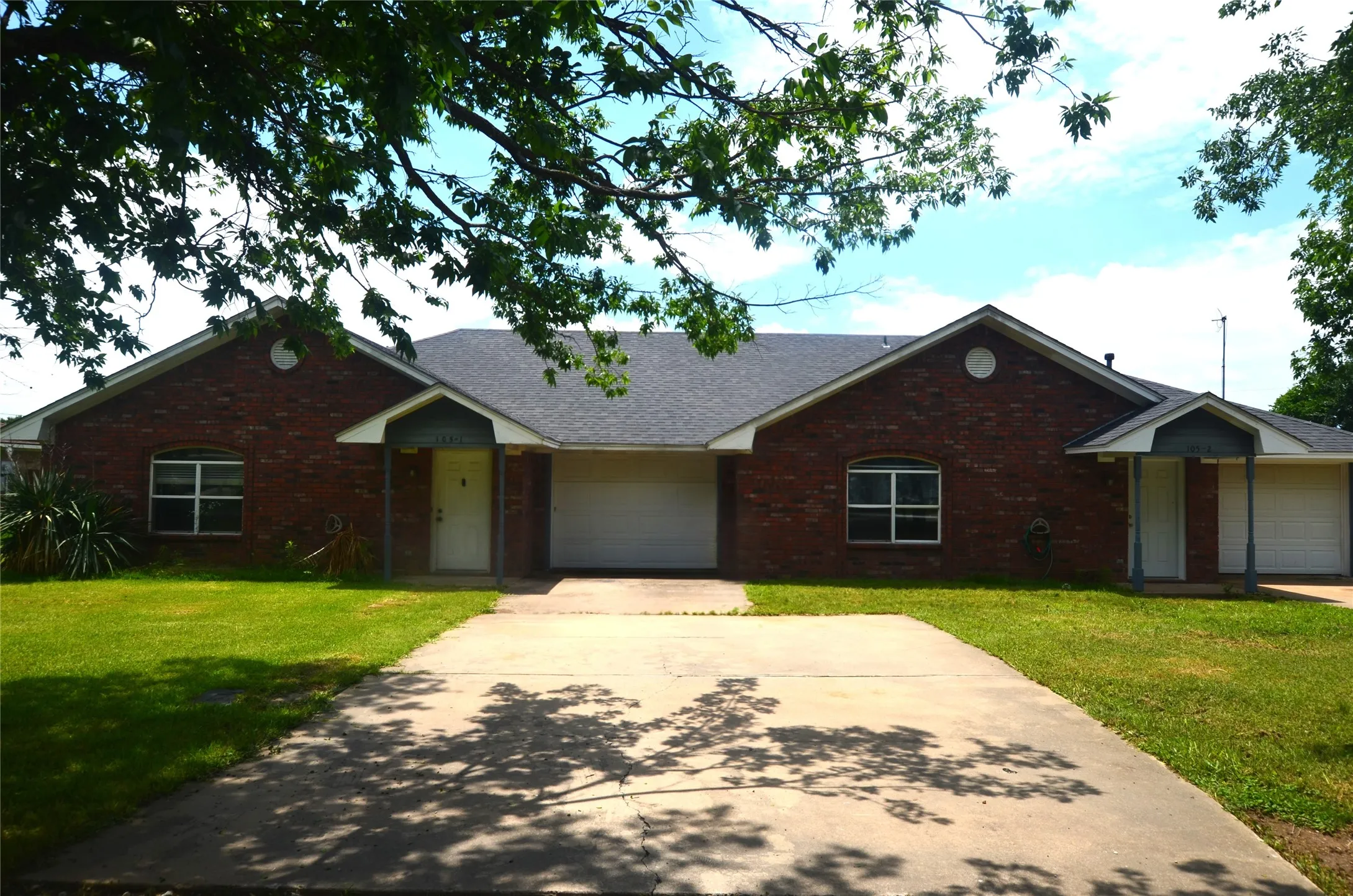 Duplex For Sale in Grayson County , 105 Bryant Street 2, Pottsboro, Texas 75076, 4 Bedroom, 4 Bathroom, 2 Garage spaces, 0 Sqft, built in 2000, Price $274,000, mls#21282805, Real Estate Agent in Pottsboro, Homes For Sale in Grayson county, Homes For Sale in Pottsboro, Realtor in Pottsboro Texas, Real Estate Brokerage Independent Realty Texas, Luminita Cordes Realtor