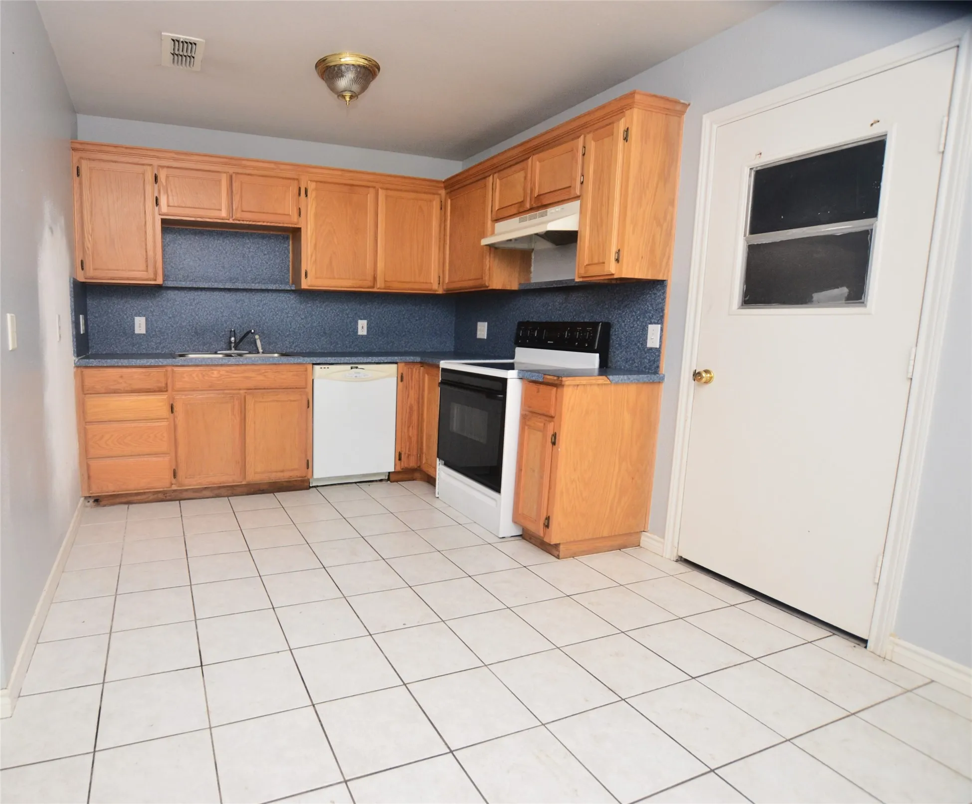 Duplex For Sale in Grayson County , 105 Bryant Street 2, Pottsboro, Texas 75076, 4 Bedroom, 4 Bathroom, 2 Garage spaces, 0 Sqft, built in 2000, Price $274,000, mls#21282805, Real Estate Agent in Pottsboro, Homes For Sale in Grayson county, Homes For Sale in Pottsboro, Realtor in Pottsboro Texas, Real Estate Brokerage Independent Realty Texas, Luminita Cordes Realtor