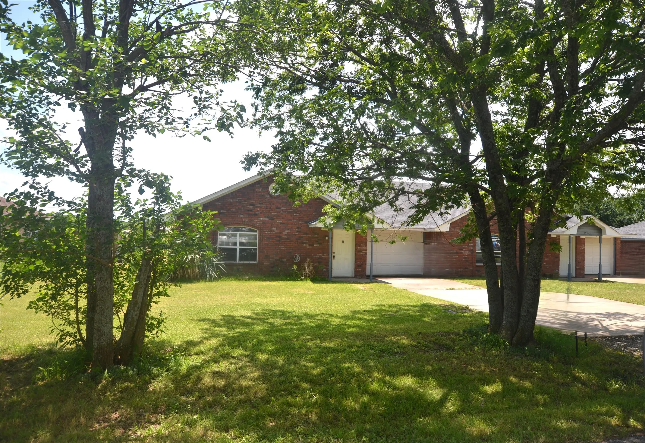 Duplex For Sale in Grayson County , 105 Bryant Street 2, Pottsboro, Texas 75076, 4 Bedroom, 4 Bathroom, 2 Garage spaces, 0 Sqft, built in 2000, Price $274,000, mls#21282805, Real Estate Agent in Pottsboro, Homes For Sale in Grayson county, Homes For Sale in Pottsboro, Realtor in Pottsboro Texas, Real Estate Brokerage Independent Realty Texas, Luminita Cordes Realtor