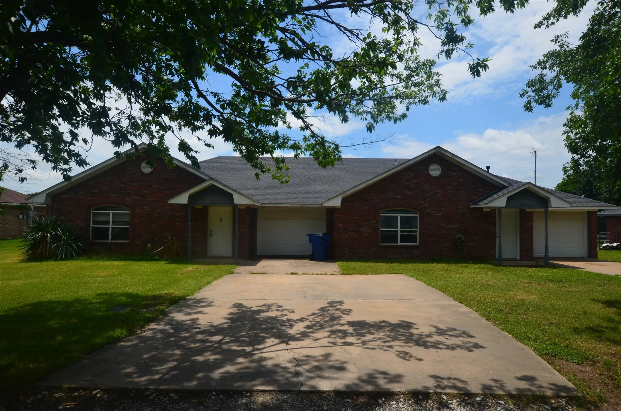 Duplex For Sale in Grayson County , 105 Bryant Street 2, Pottsboro, Texas 75076, 4 Bedroom, 4 Bathroom, 2 Garage spaces, 0 Sqft, built in 2000, Price $274,000, mls#21282805, Real Estate Agent in Pottsboro, Homes For Sale in Grayson county, Homes For Sale in Pottsboro, Realtor in Pottsboro Texas, Real Estate Brokerage Independent Realty Texas, Luminita Cordes Realtor