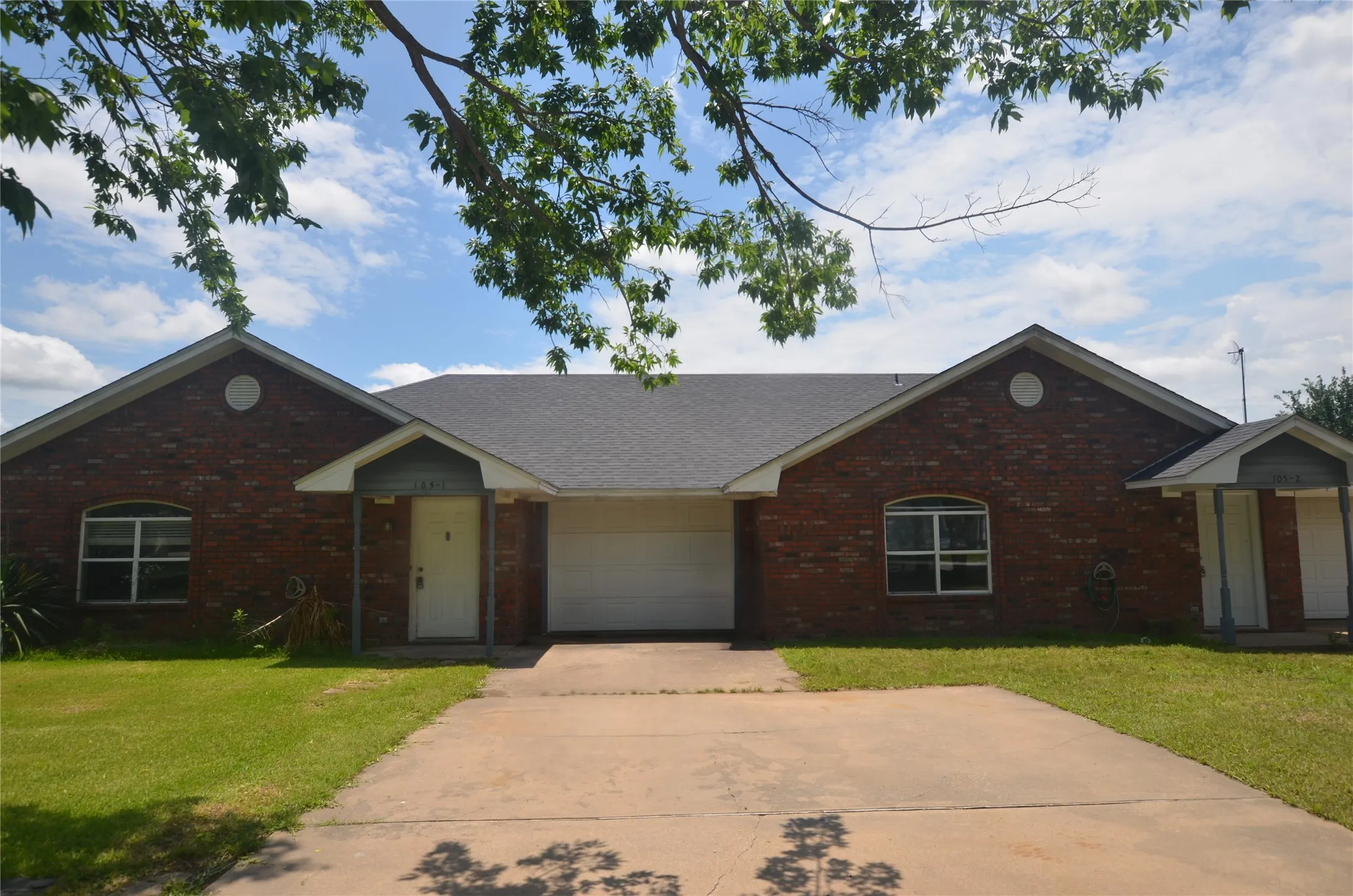 Duplex For Sale in Grayson County , 105 Bryant Street 2, Pottsboro, Texas 75076, 4 Bedroom, 4 Bathroom, 2 Garage spaces, 0 Sqft, built in 2000, Price $274,000, mls#21282805, Real Estate Agent in Pottsboro, Homes For Sale in Grayson county, Homes For Sale in Pottsboro, Realtor in Pottsboro Texas, Real Estate Brokerage Independent Realty Texas, Luminita Cordes Realtor