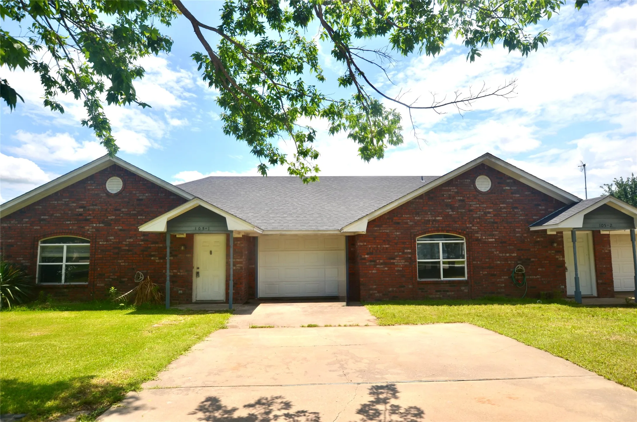 Duplex For Sale in Grayson County , 105 Bryant Street 2, Pottsboro, Texas 75076, 4 Bedroom, 4 Bathroom, 2 Garage spaces, 0 Sqft, built in 2000, Price $274,000, mls#21282805, Real Estate Agent in Pottsboro, Homes For Sale in Grayson county, Homes For Sale in Pottsboro, Realtor in Pottsboro Texas, Real Estate Brokerage Independent Realty Texas, Luminita Cordes Realtor