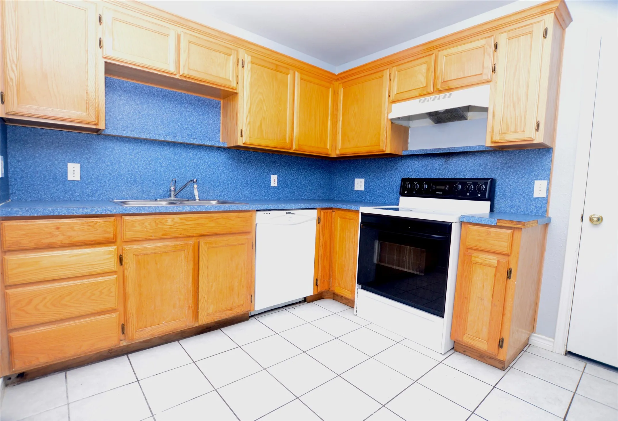 Duplex For Sale in Grayson County , 105 Bryant Street 2, Pottsboro, Texas 75076, 4 Bedroom, 4 Bathroom, 2 Garage spaces, 0 Sqft, built in 2000, Price $274,000, mls#21282805, Real Estate Agent in Pottsboro, Homes For Sale in Grayson county, Homes For Sale in Pottsboro, Realtor in Pottsboro Texas, Real Estate Brokerage Independent Realty Texas, Luminita Cordes Realtor