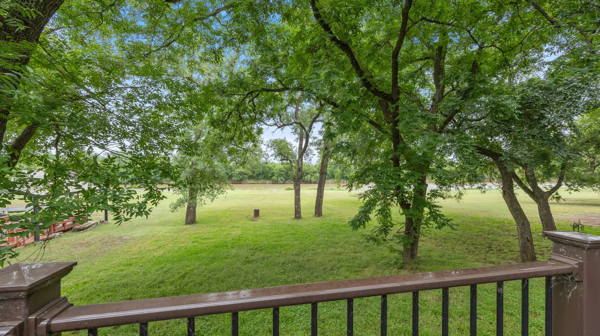 Single Family Residence For Sale in Parker County , 7085 Horseshoe Bend Trail, Weatherford, Texas 76087, 2 Bedroom, 2 Bathroom, Garage spaces, 1,120 Sqft, built in 1973, mls#21279430, Real Estate Agent in Weatherford, Homes For Sale in Parker county, Homes For Sale in Weatherford, Realtor in Weatherford Texas, Real Estate Brokerage Independent Realty Texas, Luminita Cordes Realtor