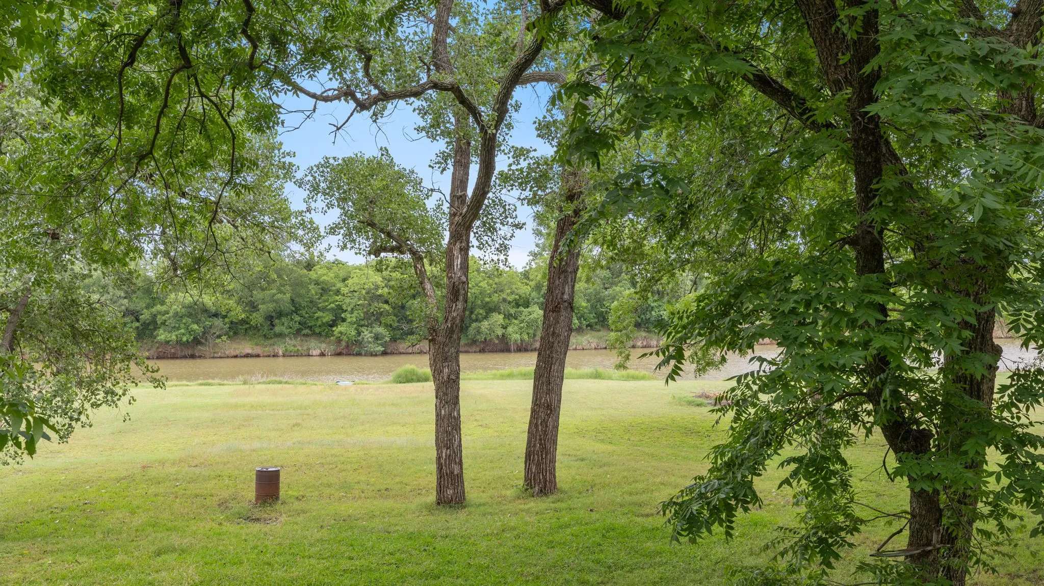 Single Family Residence For Sale in Parker County , 7085 Horseshoe Bend Trail, Weatherford, Texas 76087, 2 Bedroom, 2 Bathroom, Garage spaces, 1,120 Sqft, built in 1973, mls#21279430, Real Estate Agent in Weatherford, Homes For Sale in Parker county, Homes For Sale in Weatherford, Realtor in Weatherford Texas, Real Estate Brokerage Independent Realty Texas, Luminita Cordes Realtor