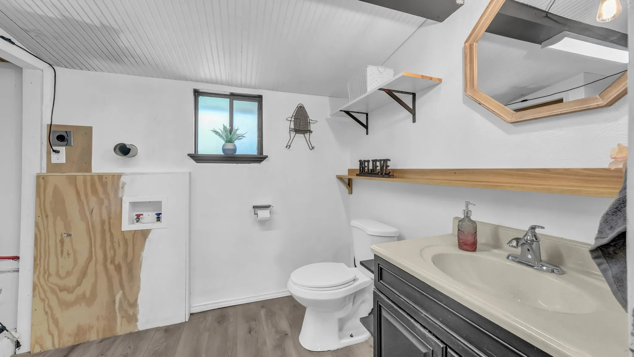 Single Family Residence For Sale in Parker County , 1028 W Lake Drive, Weatherford, Texas 76087, 1 Bedroom, 1 Bathroom, Garage spaces, 576 Sqft, built in 0, mls#21284147, Real Estate Agent in Weatherford, Homes For Sale in Parker county, Homes For Sale in Weatherford, Realtor in Weatherford Texas, Real Estate Brokerage Independent Realty Texas, Luminita Cordes Realtor