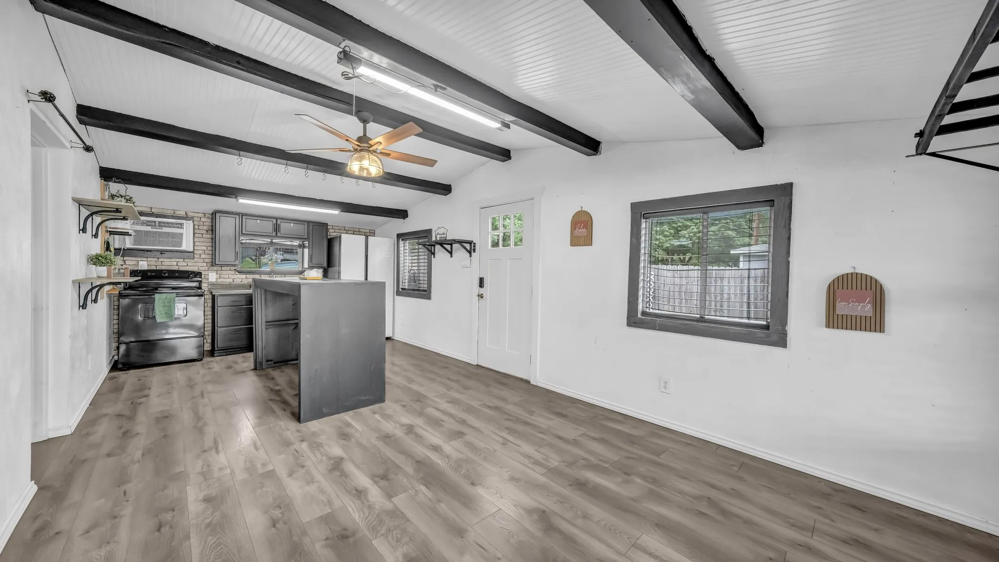 Single Family Residence For Sale in Parker County , 1028 W Lake Drive, Weatherford, Texas 76087, 1 Bedroom, 1 Bathroom, Garage spaces, 576 Sqft, built in 0, mls#21284147, Real Estate Agent in Weatherford, Homes For Sale in Parker county, Homes For Sale in Weatherford, Realtor in Weatherford Texas, Real Estate Brokerage Independent Realty Texas, Luminita Cordes Realtor