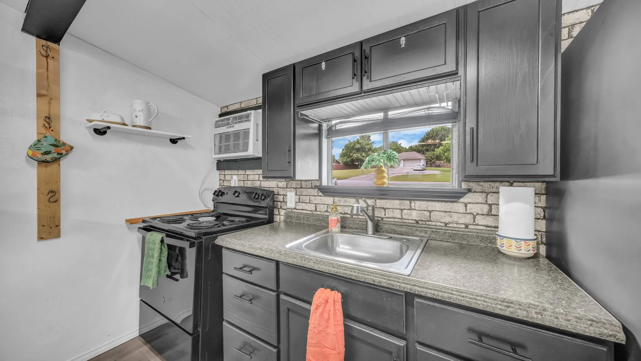 Single Family Residence For Sale in Parker County , 1028 W Lake Drive, Weatherford, Texas 76087, 1 Bedroom, 1 Bathroom, Garage spaces, 576 Sqft, built in 0, mls#21284147, Real Estate Agent in Weatherford, Homes For Sale in Parker county, Homes For Sale in Weatherford, Realtor in Weatherford Texas, Real Estate Brokerage Independent Realty Texas, Luminita Cordes Realtor