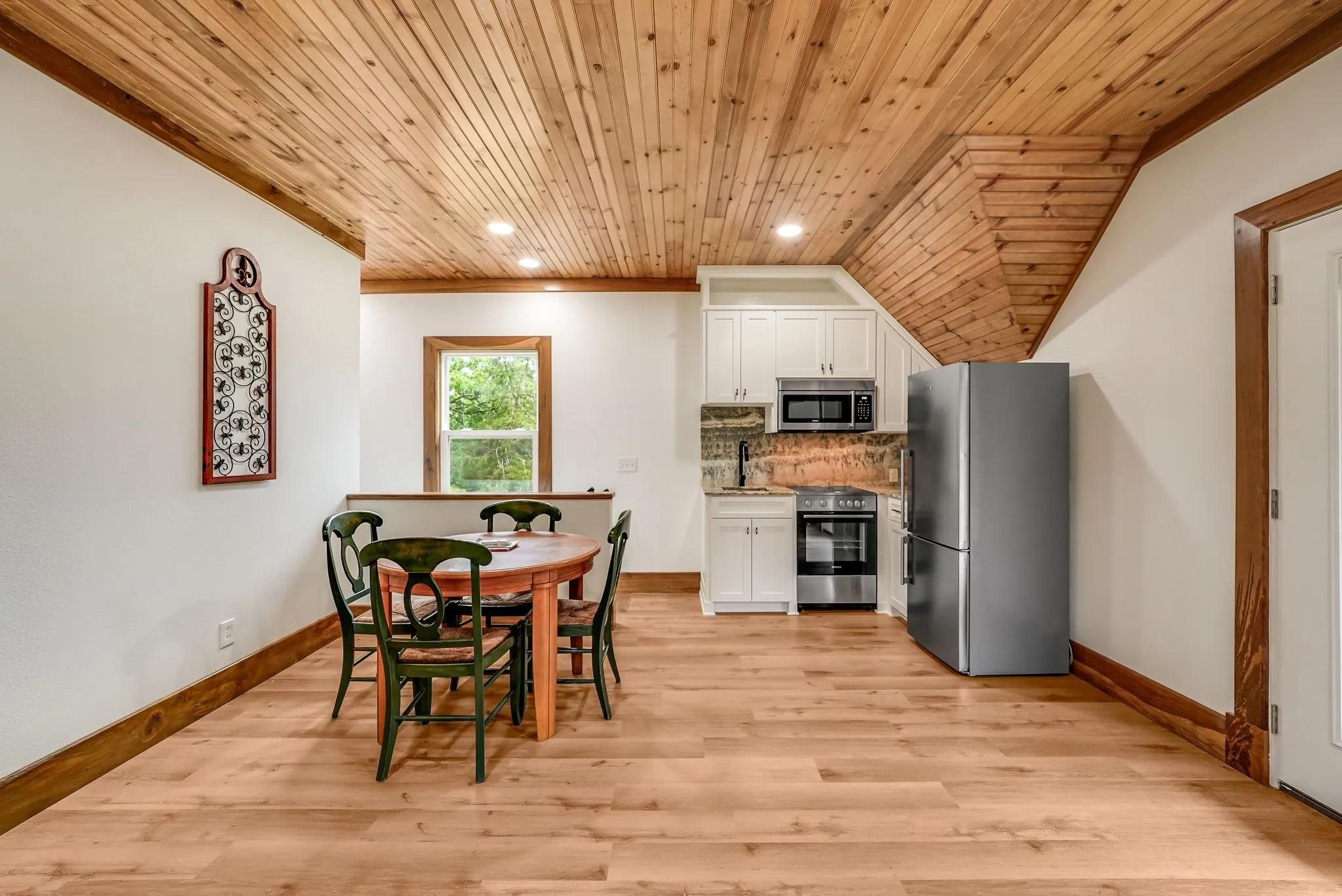 Single Family Residence For Sale in Grayson County , 1037 Harrison Road, Denison, Texas 75021, 4 Bedroom, 5 Bathroom, 2 Garage spaces, 3,700 Sqft, built in 2007, mls#21283948, Real Estate Agent in Denison, Homes For Sale in Grayson county, Homes For Sale in Denison, Realtor in Denison Texas, Real Estate Brokerage Independent Realty Texas, Luminita Cordes Realtor