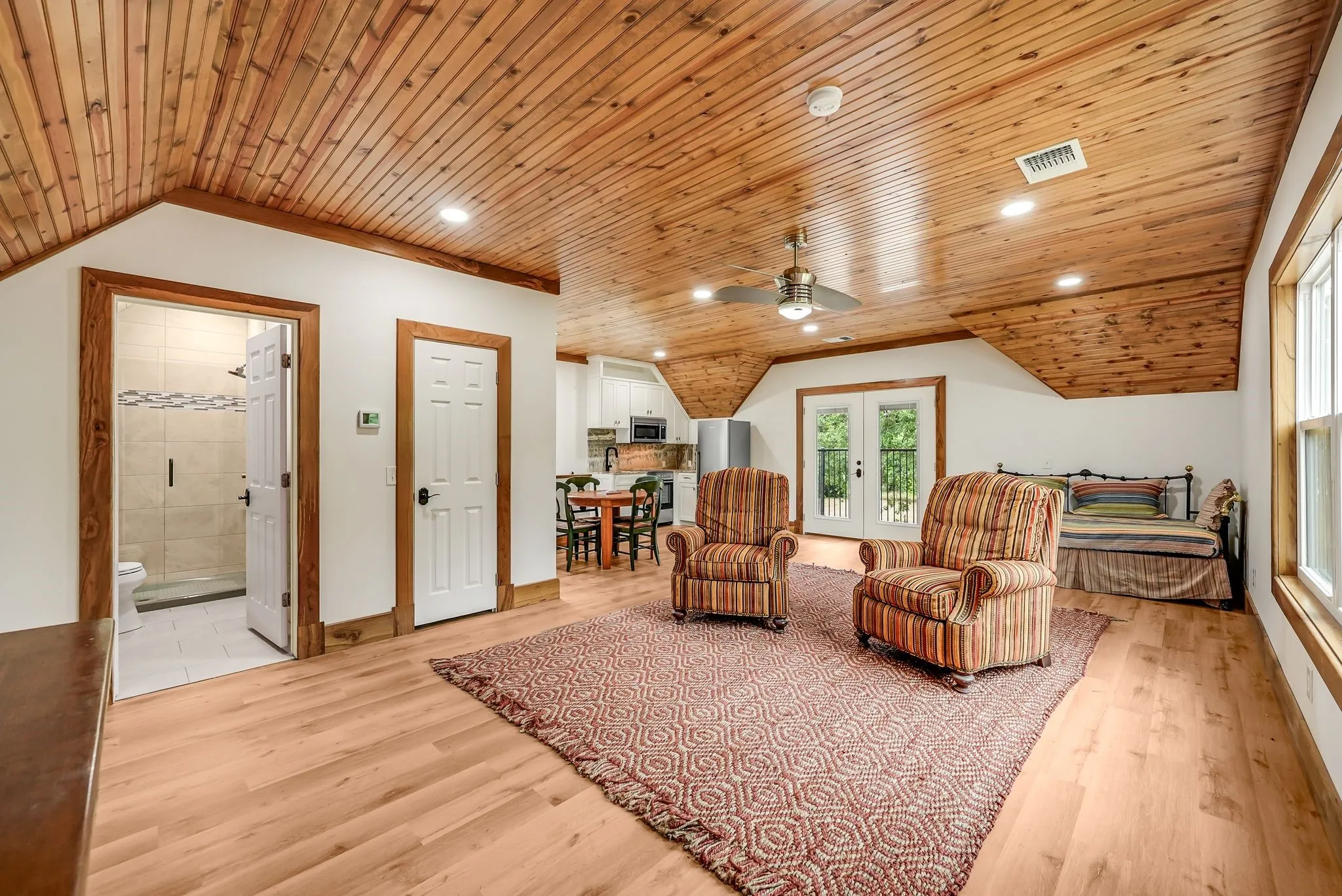 Single Family Residence For Sale in Grayson County , 1037 Harrison Road, Denison, Texas 75021, 4 Bedroom, 5 Bathroom, 2 Garage spaces, 3,700 Sqft, built in 2007, mls#21283948, Real Estate Agent in Denison, Homes For Sale in Grayson county, Homes For Sale in Denison, Realtor in Denison Texas, Real Estate Brokerage Independent Realty Texas, Luminita Cordes Realtor
