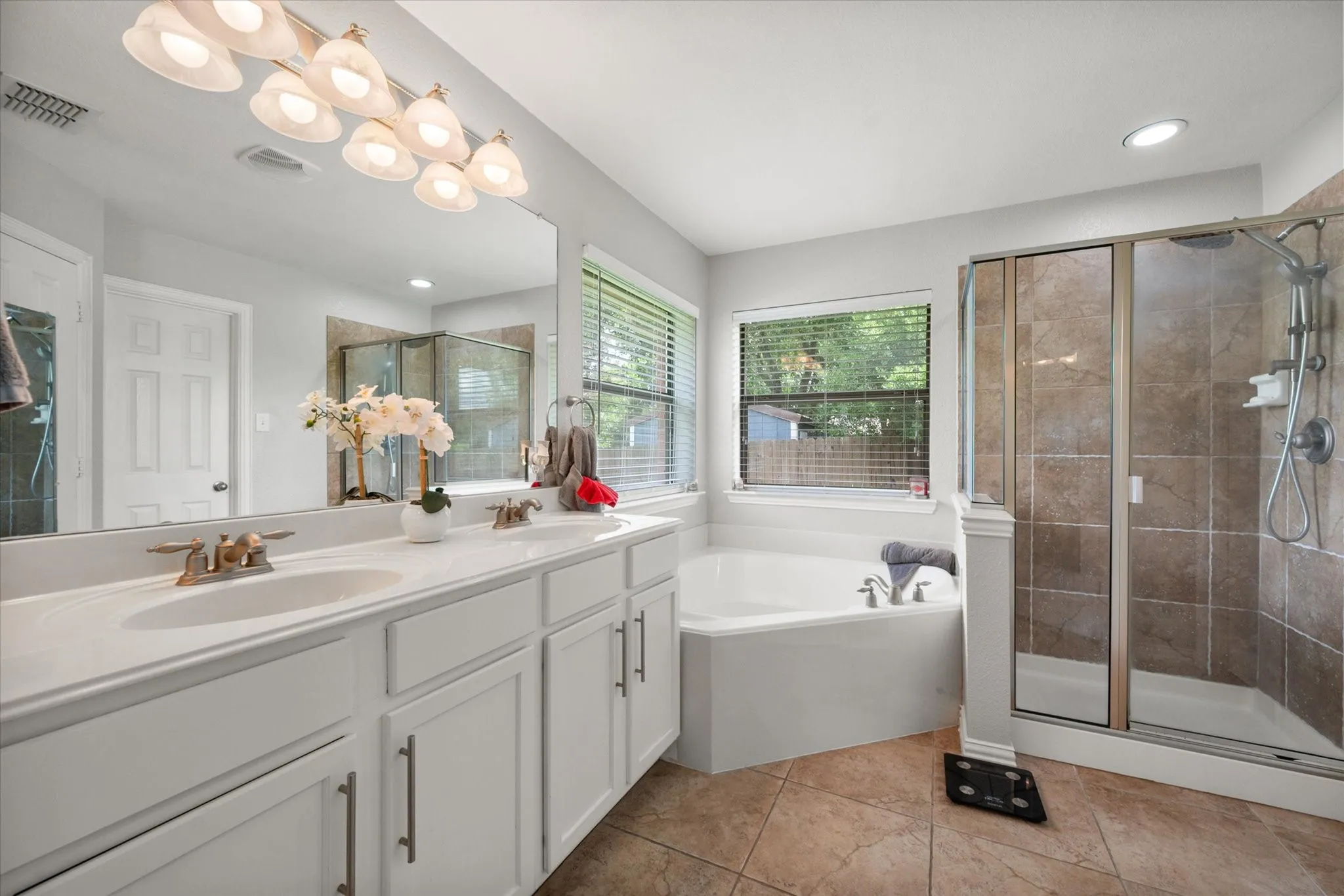 Single Family Residence For Sale in Tarrant County , 905 Killian Drive, Mansfield, Texas 76063, 4 Bedroom, 2 Bathroom, 2 Garage spaces, 2,764 Sqft, built in 2007, mls#21282278, Real Estate Agent in Mansfield, Homes For Sale in Tarrant county, Homes For Sale in Mansfield, Realtor in Mansfield Texas, Real Estate Brokerage Independent Realty Texas, Luminita Cordes Realtor